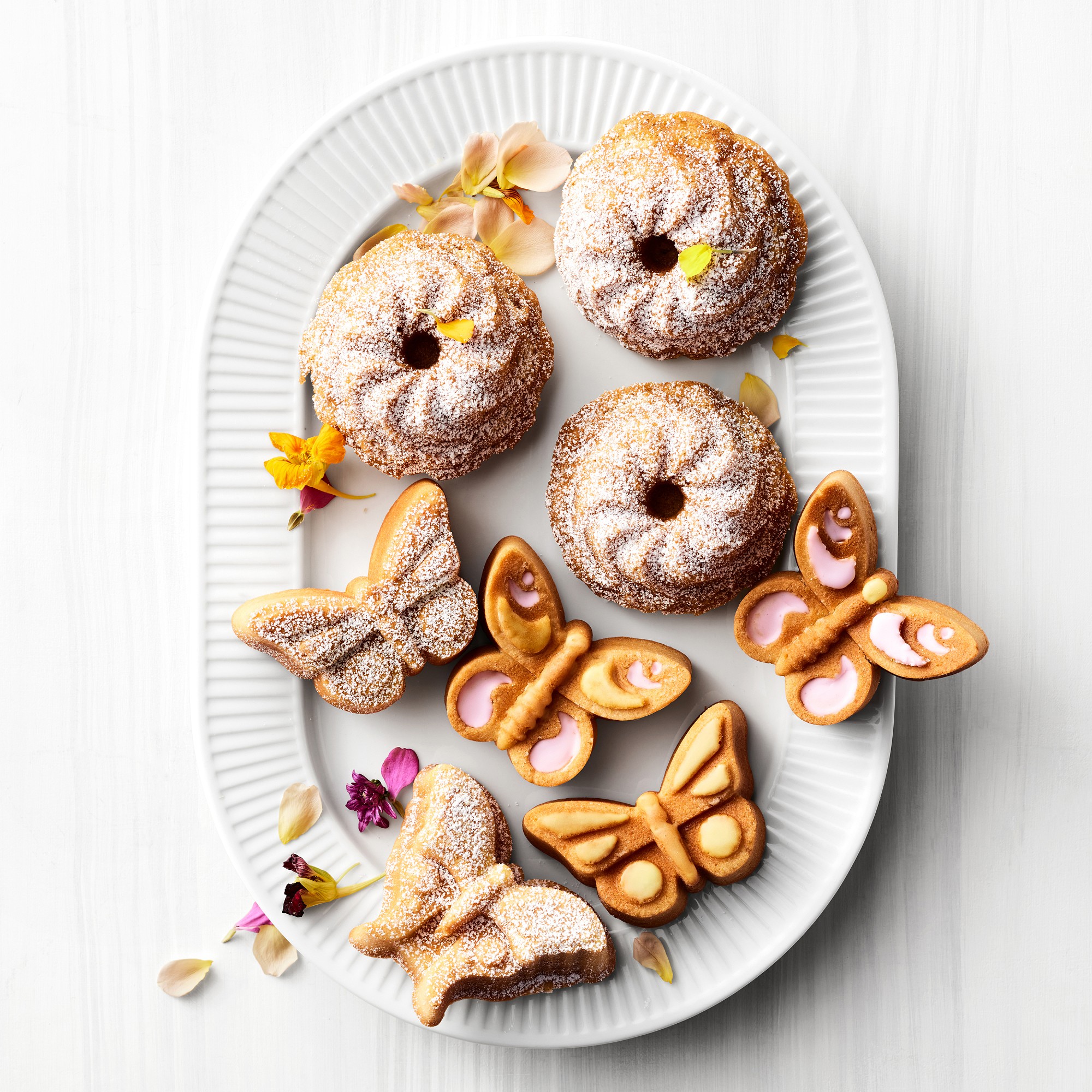 Nordic Ware Nonstick Cast Aluminum Pirouette Bundtlette Pan