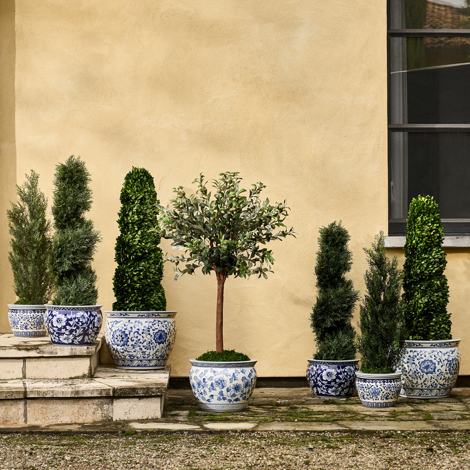 Faux Boxwood Spiral Indoor/Outdoor Topiary with Planter, 4'