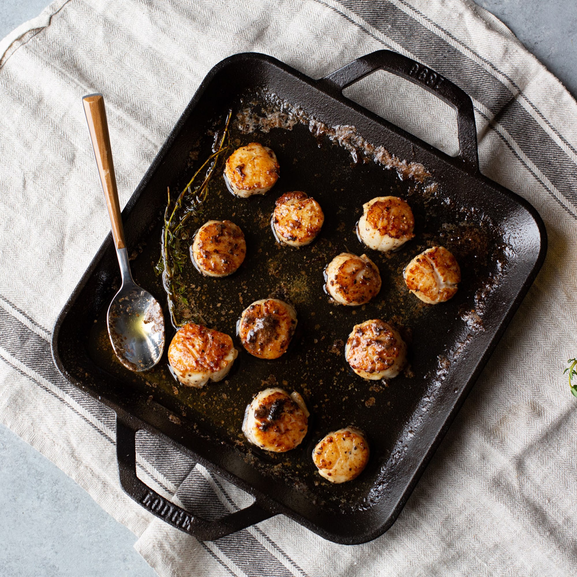 Lodge Chef Collection Seasoned Cast Iron Double Handled Square Griddle, 11