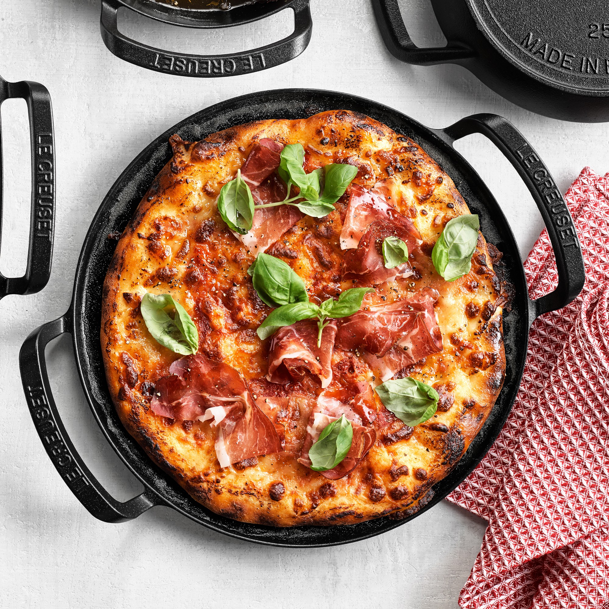 Le Creuset Alpine Outdoor Enameled Cast Iron Pizza Pan, 14
