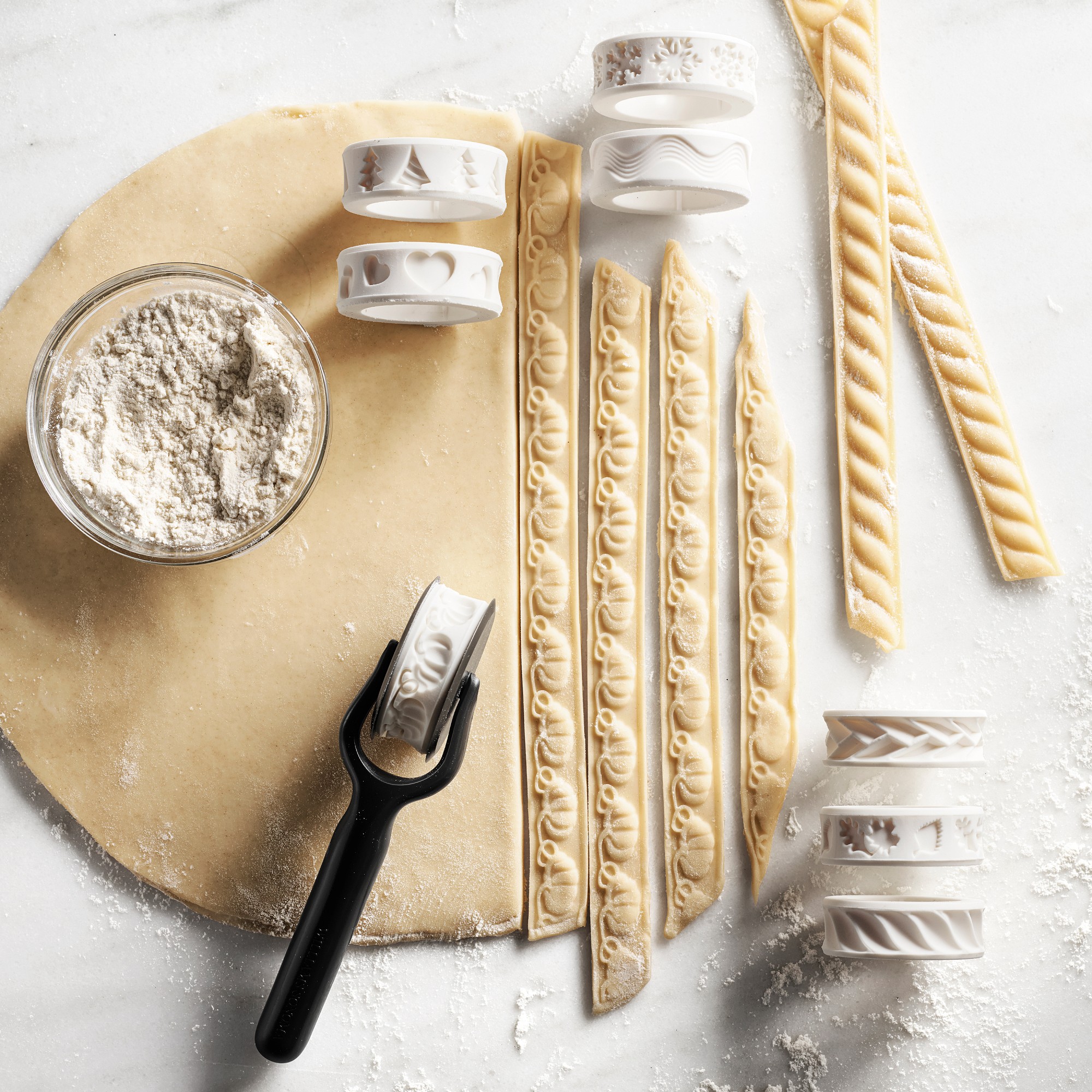 Williams Sonoma Rolling Pie Crust Cutter, Set of 8