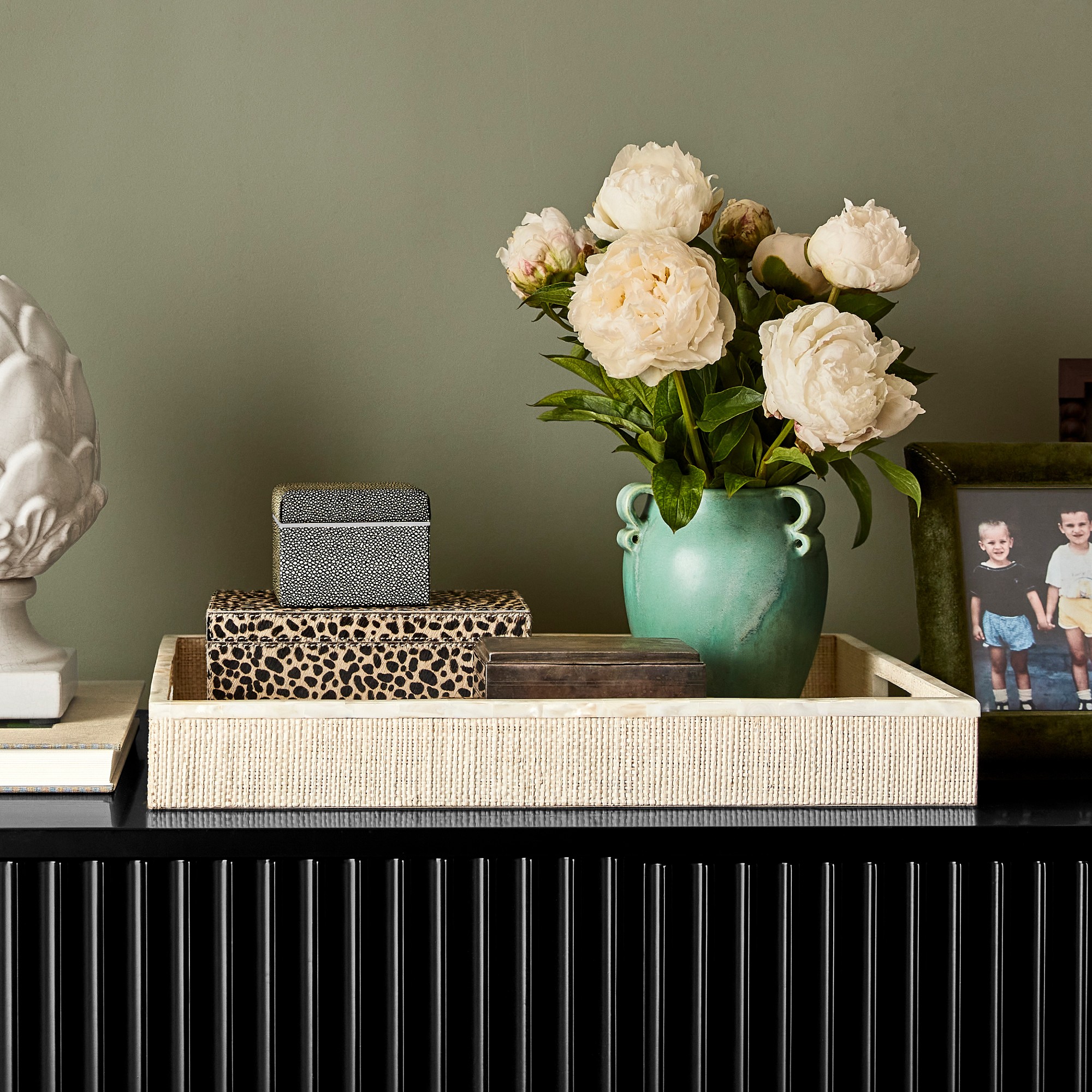 AERIN White Raffia and Shell Tray