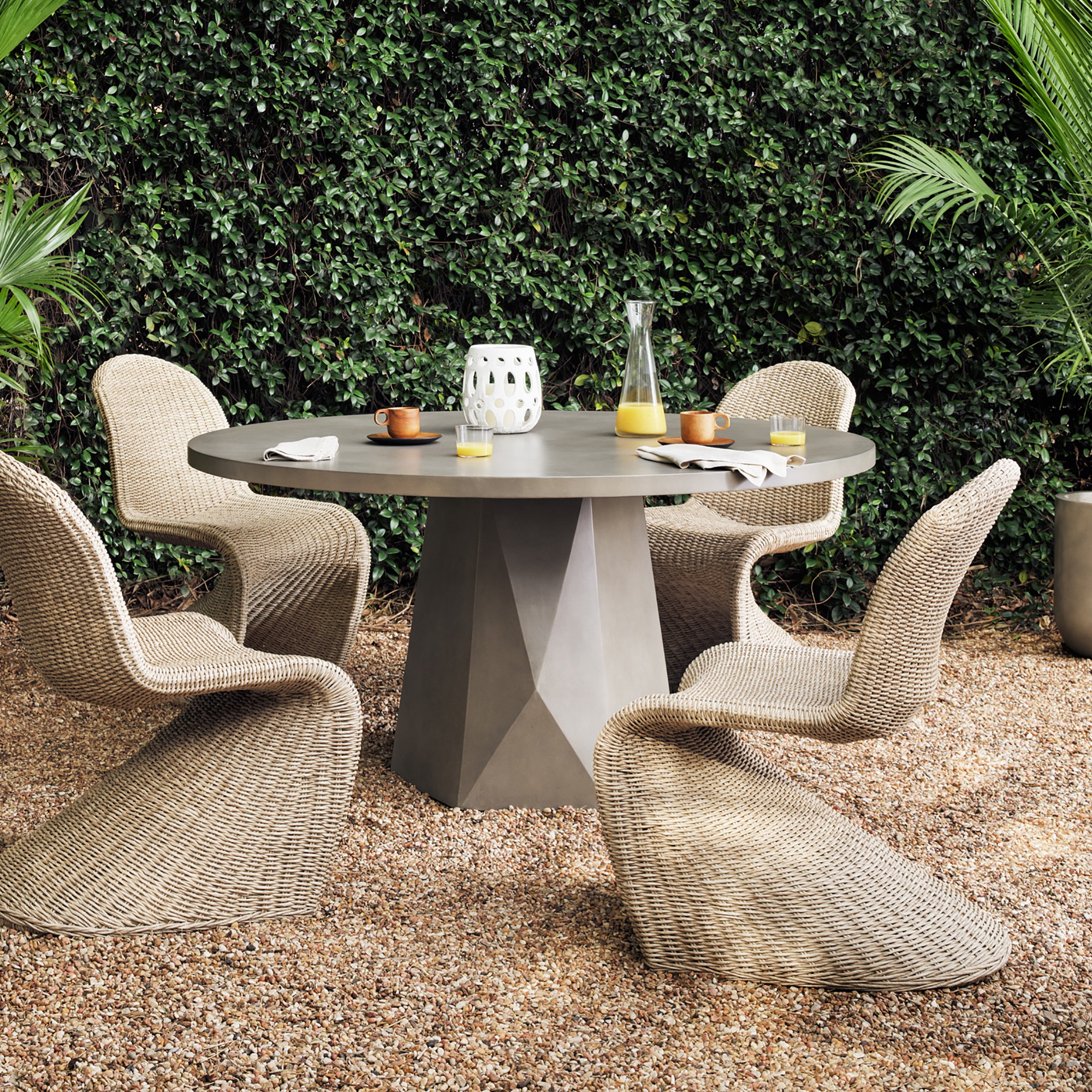 Saldana Round Outdoor Dining Table (60)