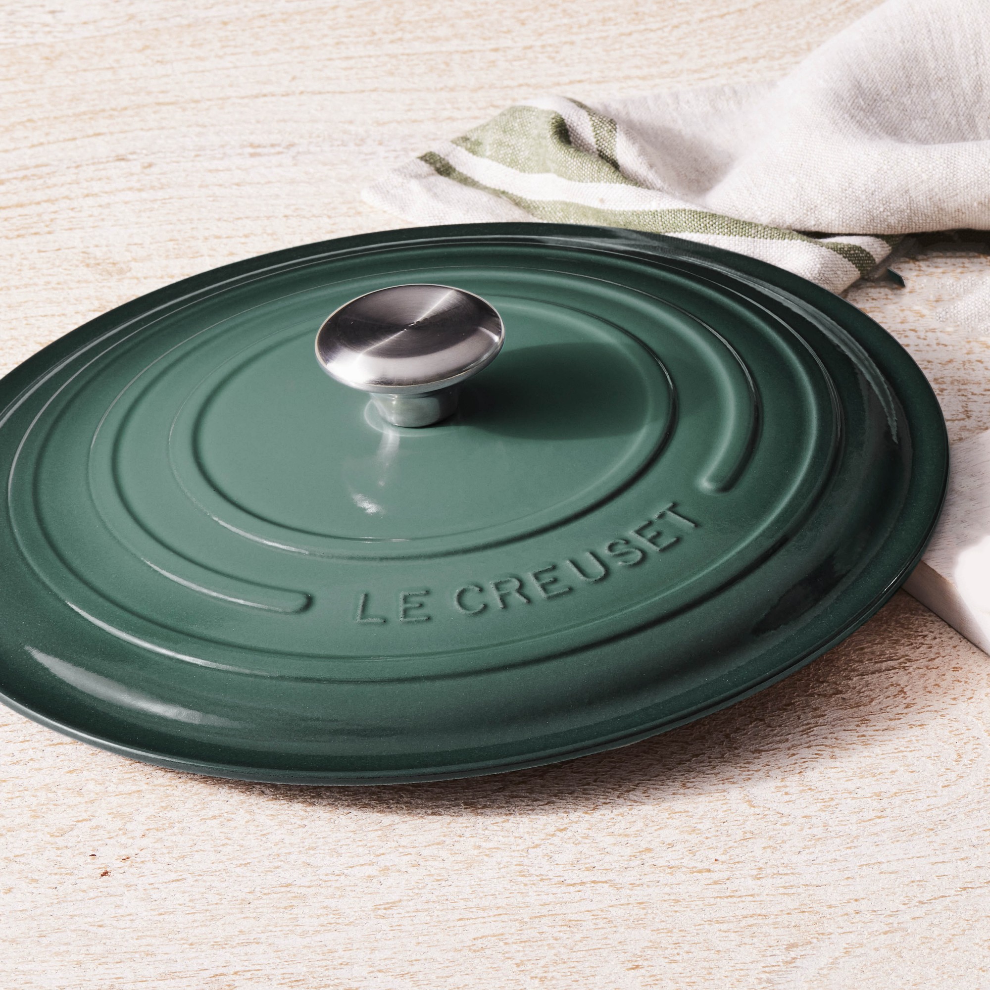 Le Creuset Signature Enameled Cast Iron Round Wide Dutch Oven, 6 3/4-Qt.