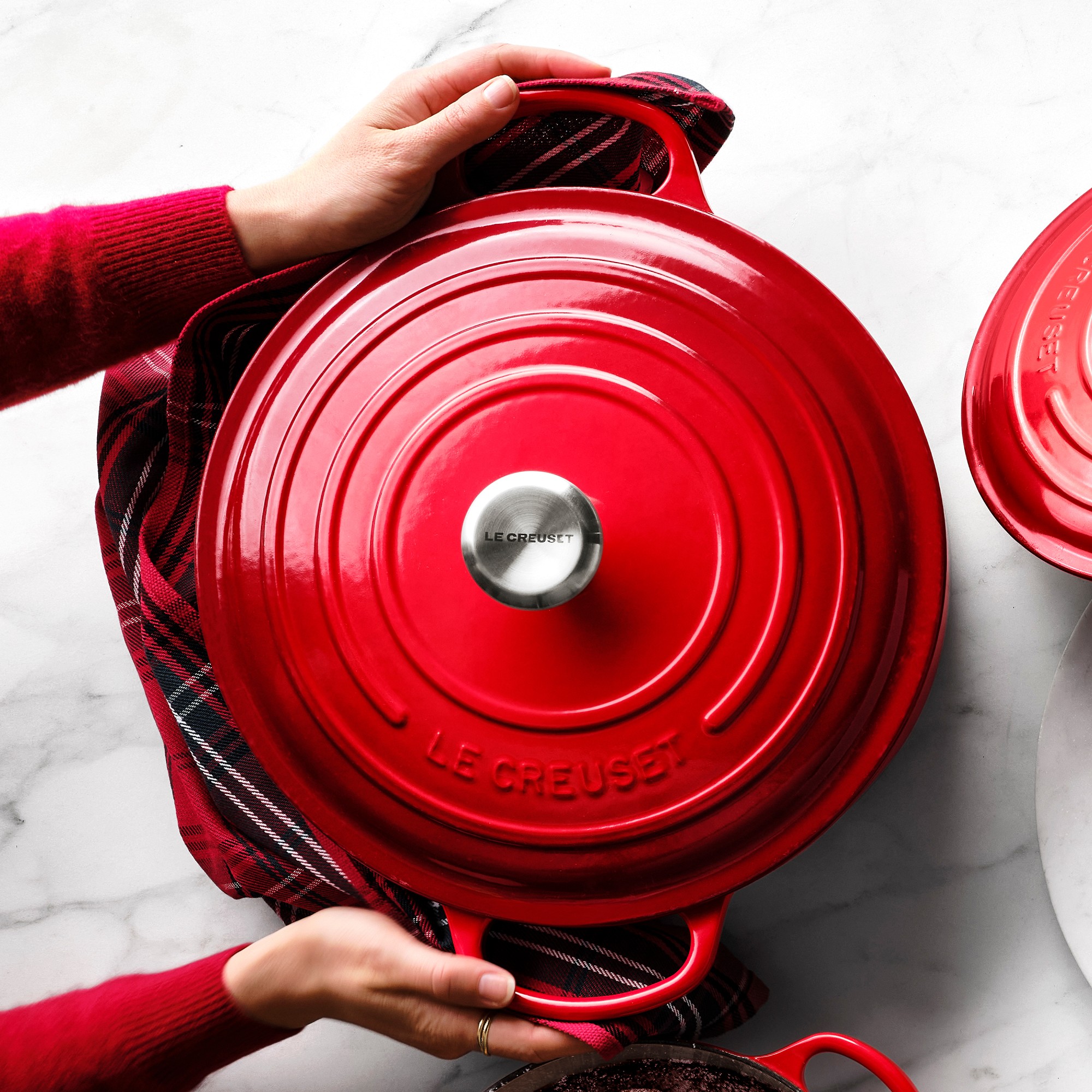 Le Creuset Signature Enameled Cast Iron Round Dutch Oven