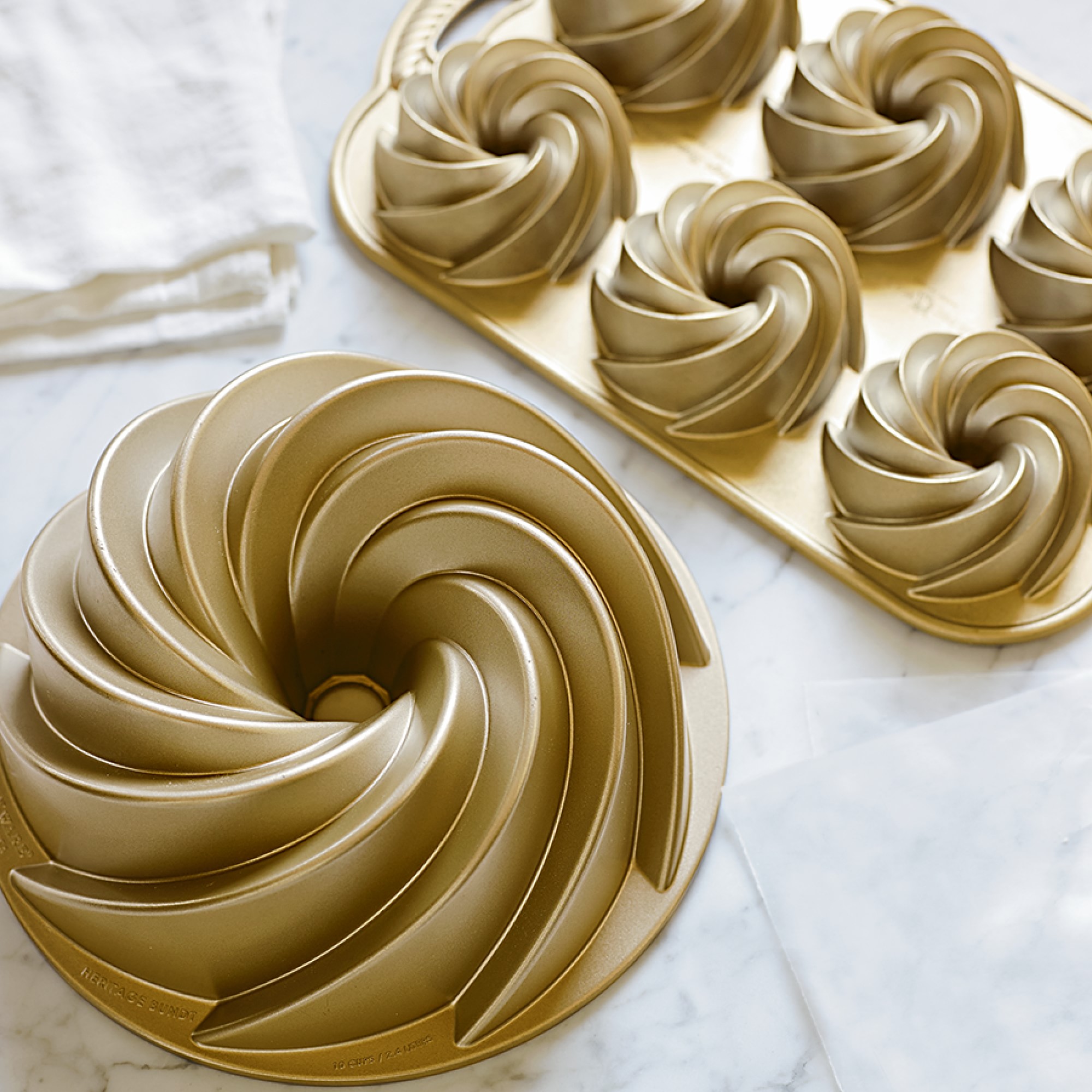 Nordic Ware Nonstick Cast Aluminum Heritage Bundtlette Cake Pan