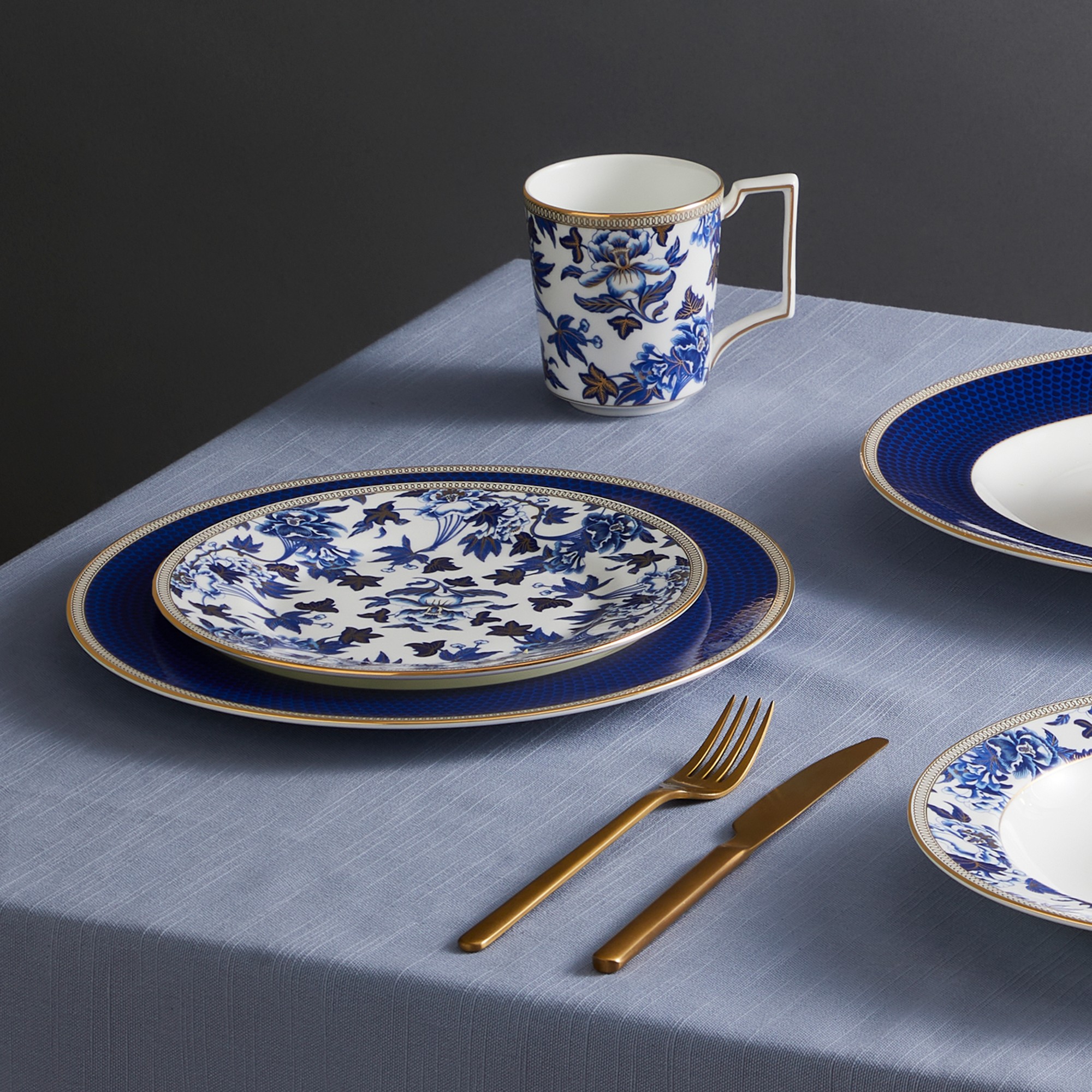 Wedgwood Hibiscus 5-Piece Dinnerware Set