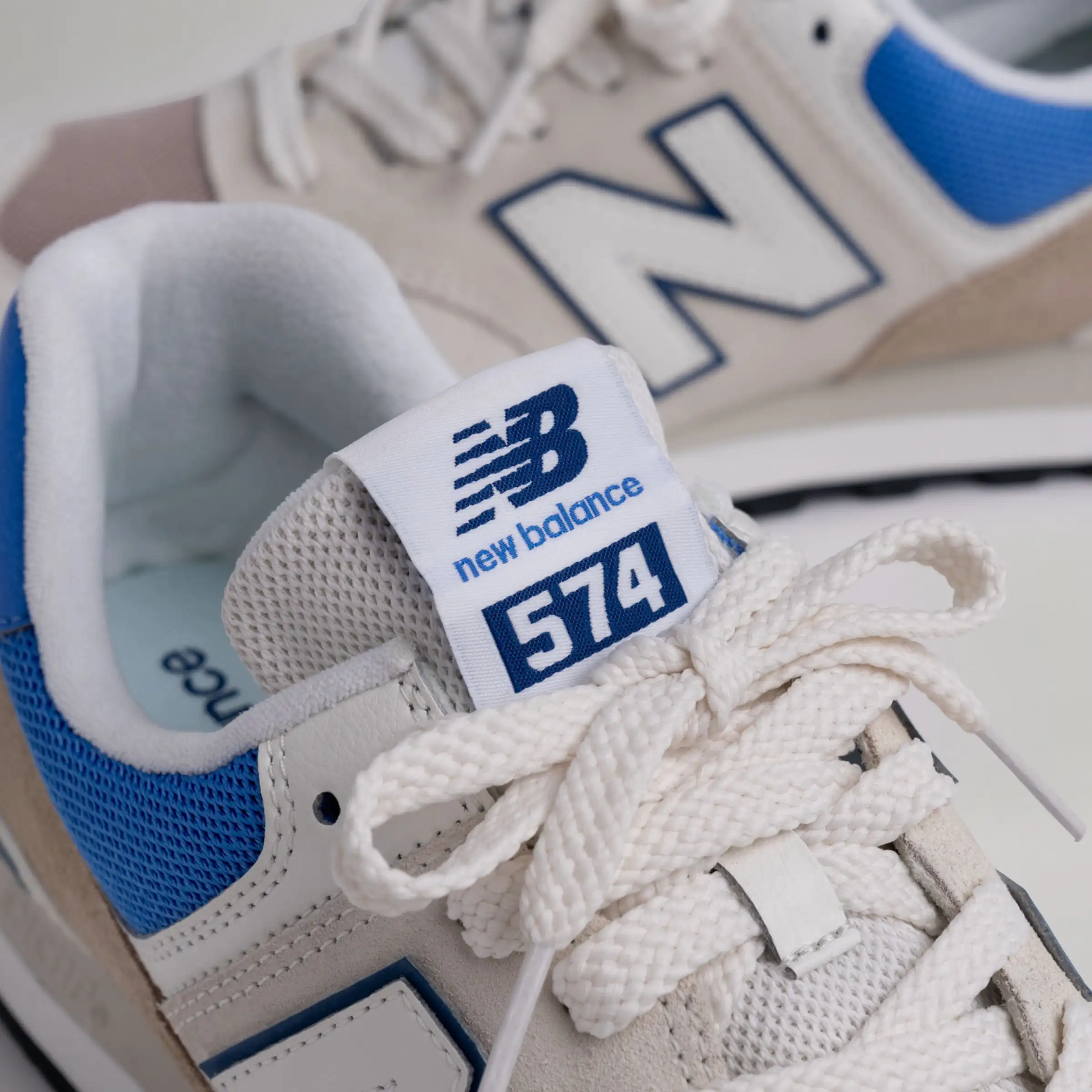 574 - Off White with Blue