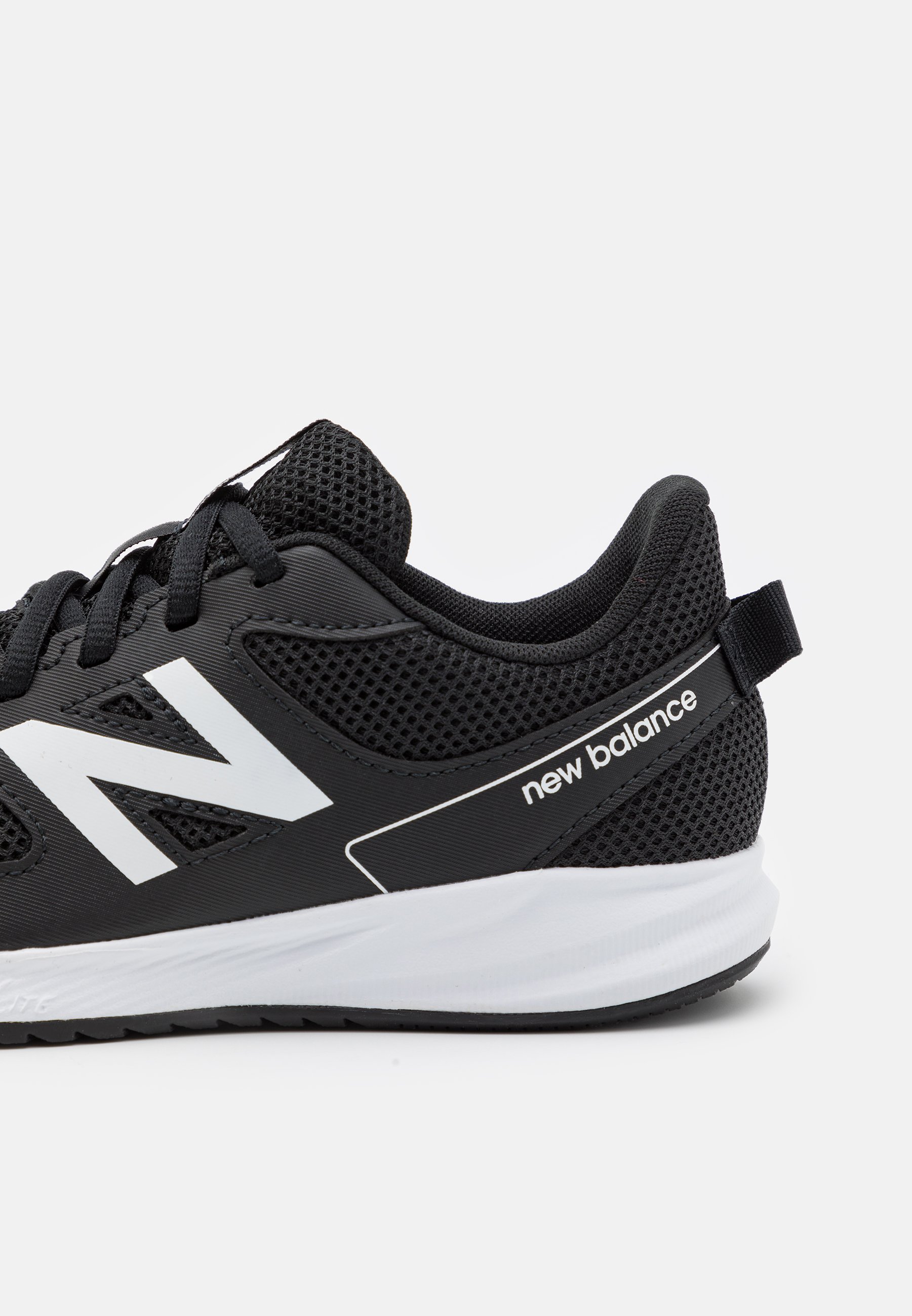 NB 570 UNISEX - Neutral running shoes - black