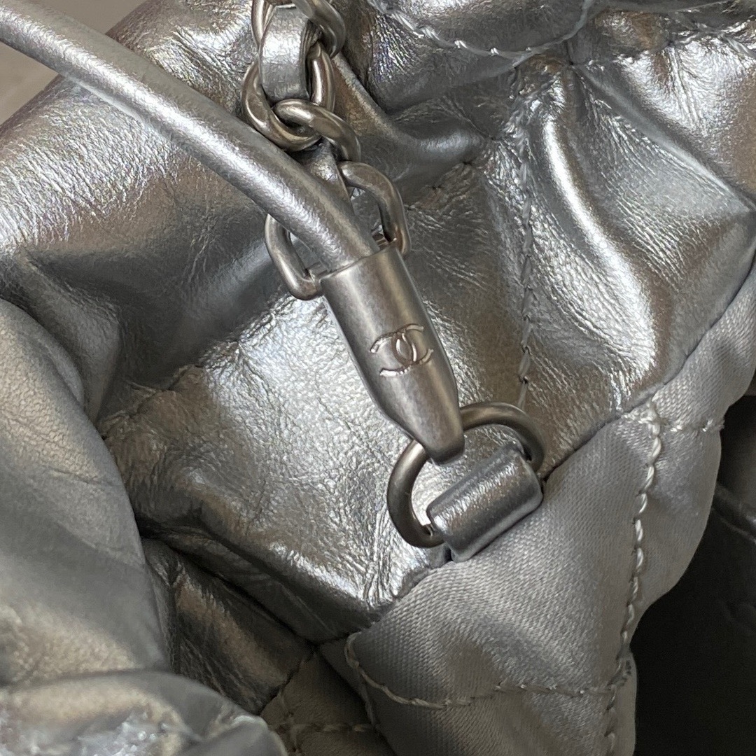 CHANEL CHANEL 22 Mini Handbag Metallic Lambskin & Silver-Tone Metal Silver - AS3980