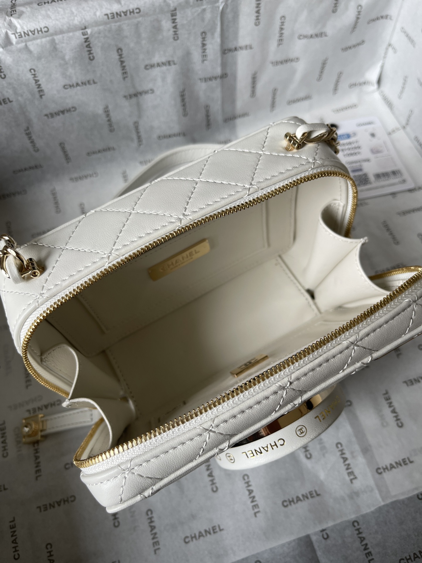 CHANEL Camera bag Sheep leather and gold metal White-AS4817