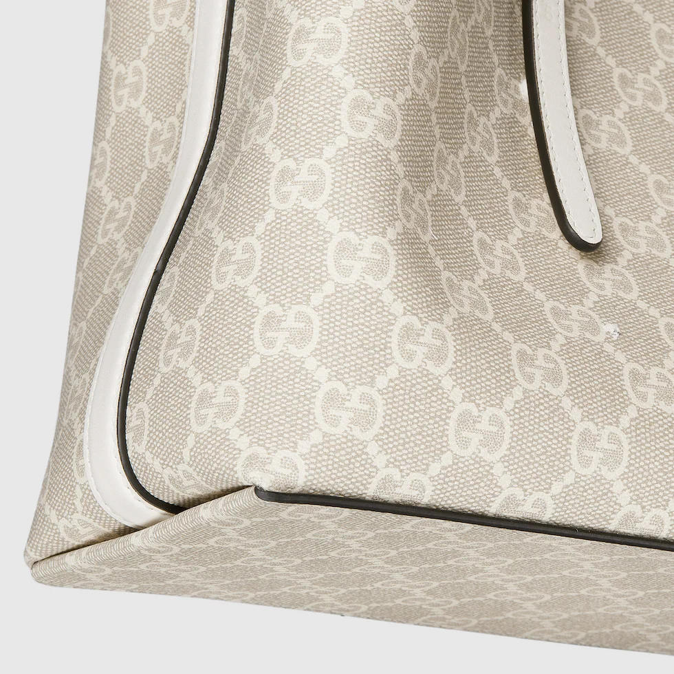 GG Emblem Medium Tote Bag