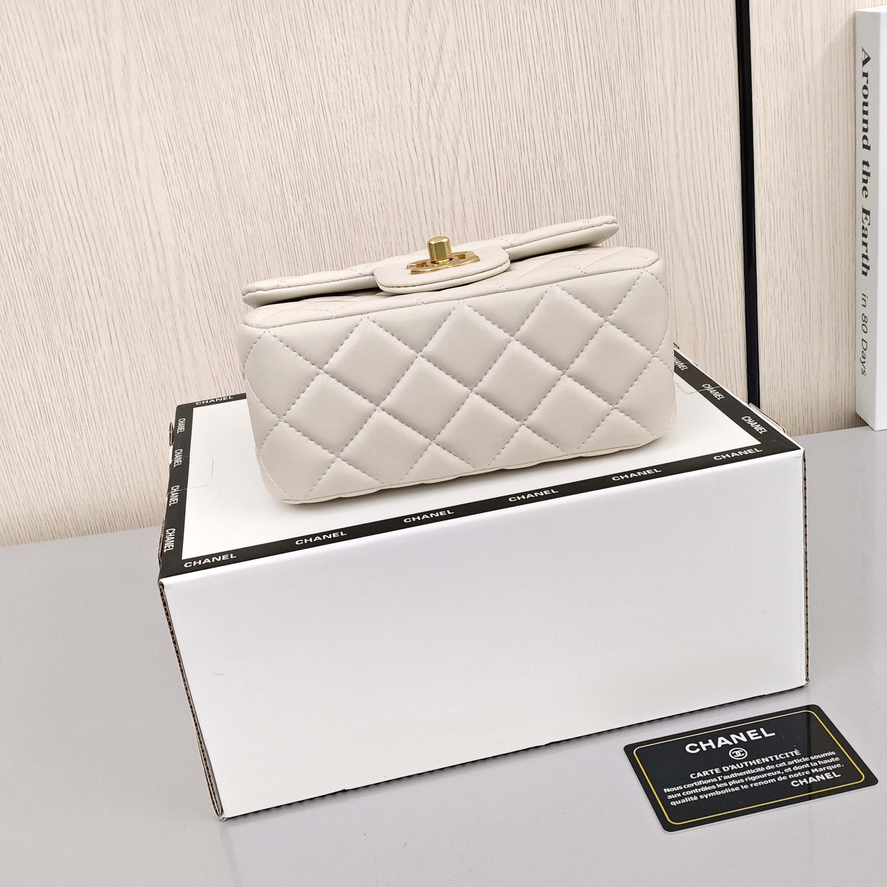 CHANEL SIZE22 Double Gold Bead Small Gold Ball Flap Bag, made of cowhide, Crossbody, Hand - carry and Shoulder Bag, Women's Style, White