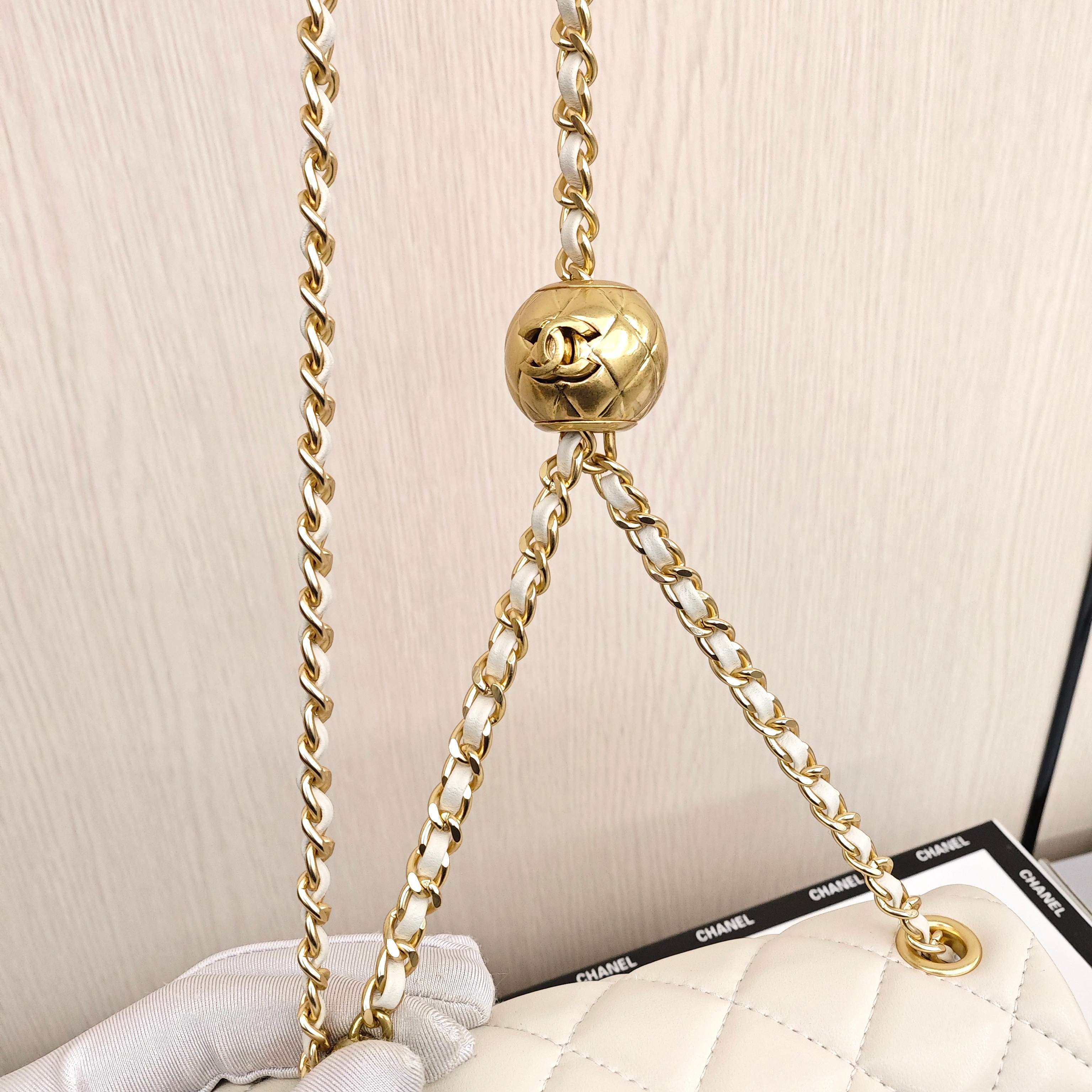 CHANEL SIZE22 Double Gold Bead Small Gold Ball Flap Bag, made of cowhide, Crossbody, Hand - carry and Shoulder Bag, Women's Style, White