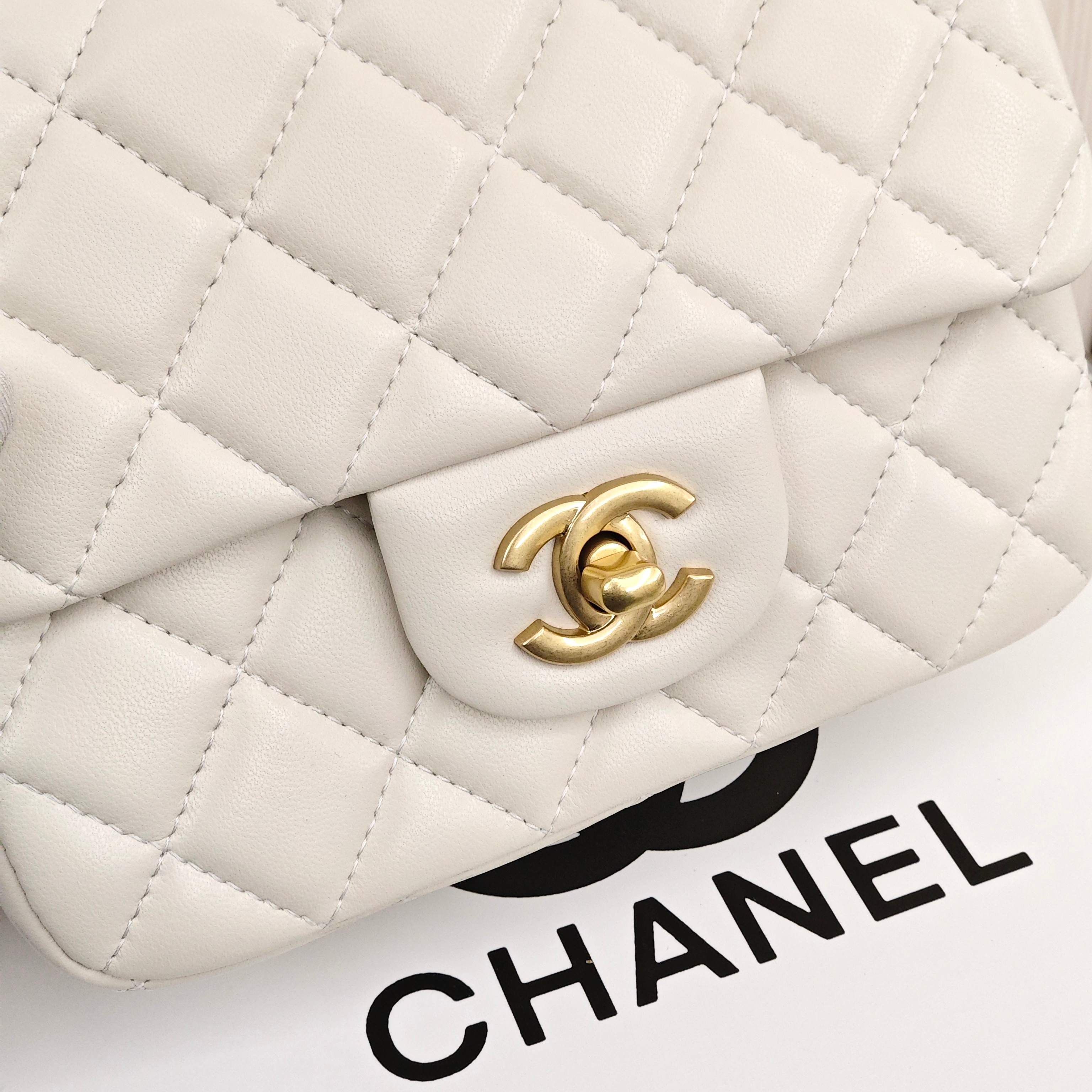 CHANEL SIZE22 Double Gold Bead Small Gold Ball Flap Bag, made of cowhide, Crossbody, Hand - carry and Shoulder Bag, Women's Style, White