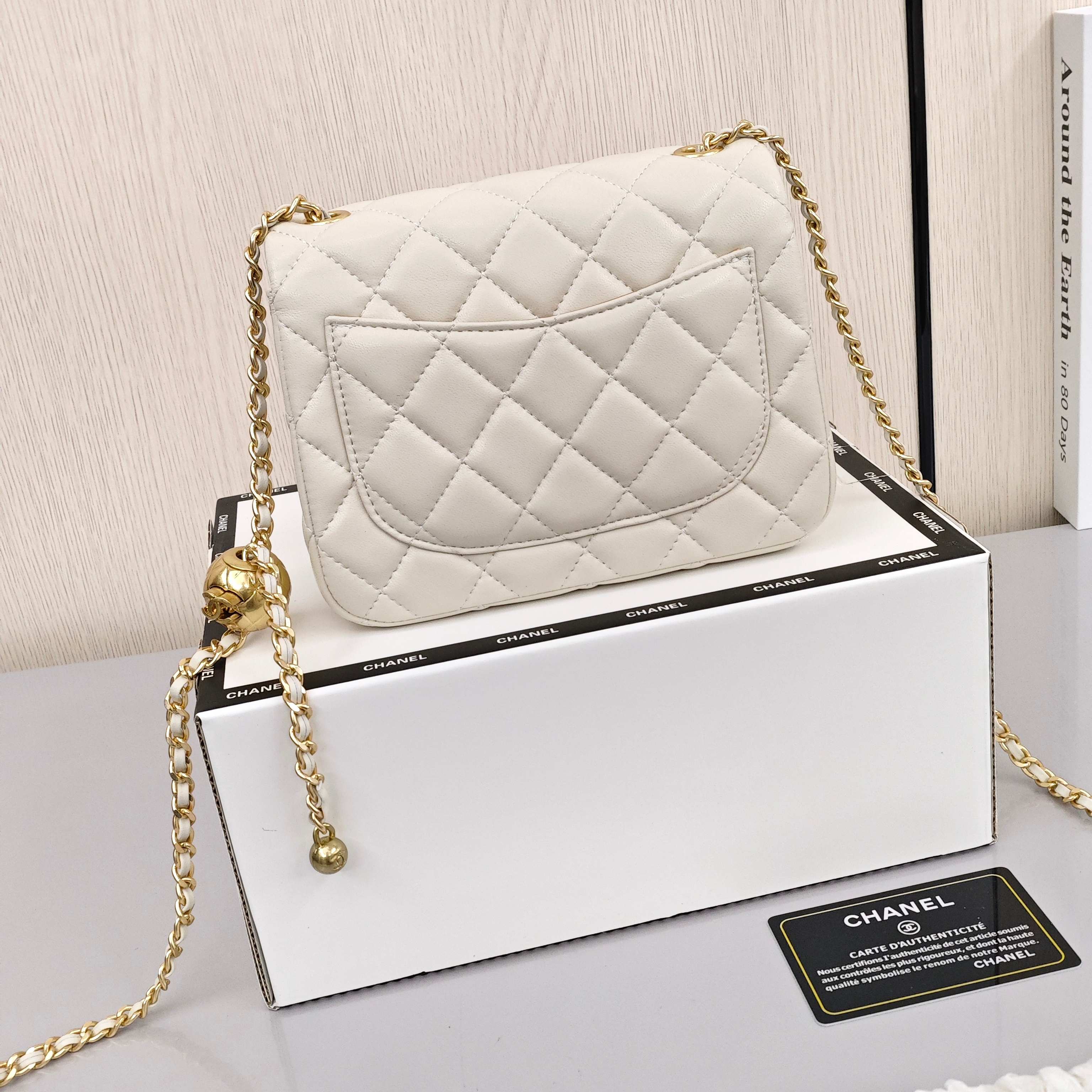 CHANEL SIZE22 Double Gold Bead Small Gold Ball Flap Bag, made of cowhide, Crossbody, Hand - carry and Shoulder Bag, Women's Style, White