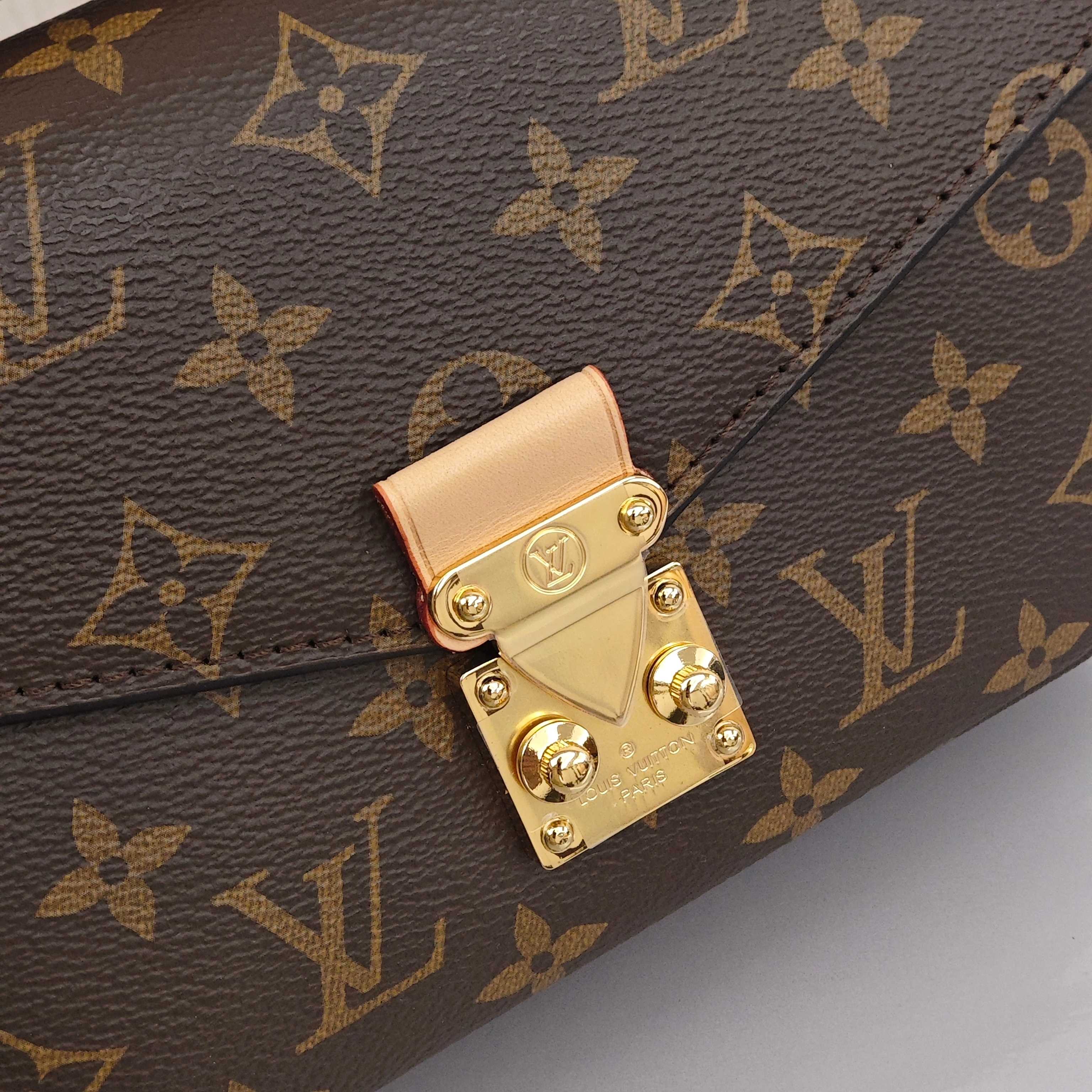 LOUIS VUITTON Pochette Metis East West Regular - sized Women's Handbag/Shoulder/Crossbody Bag with Monogram Canvas, Brown