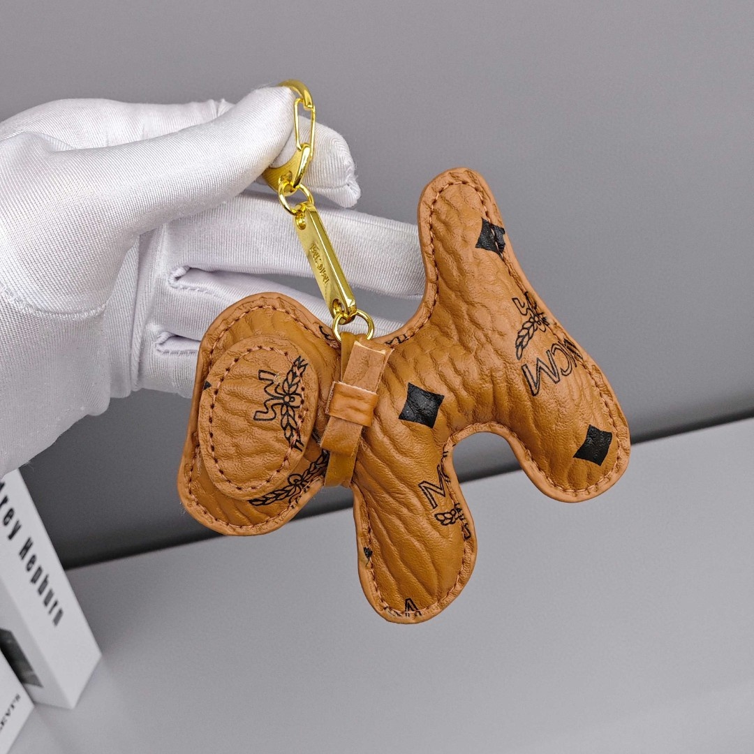 MCM Aren Original Visetos Boston Bag with Leather Trim. Can be carried by hand, worn crossbody or on the shoulder. Unisex Style. Brown.