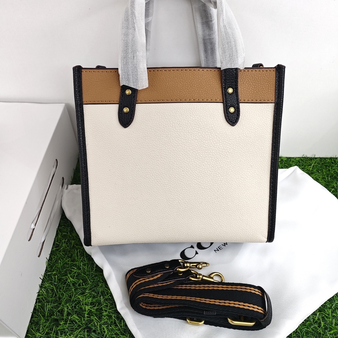COACH Field 22 Leather Tote Bag / Shopping Bag, Small Size, Women's Style, White and Brown