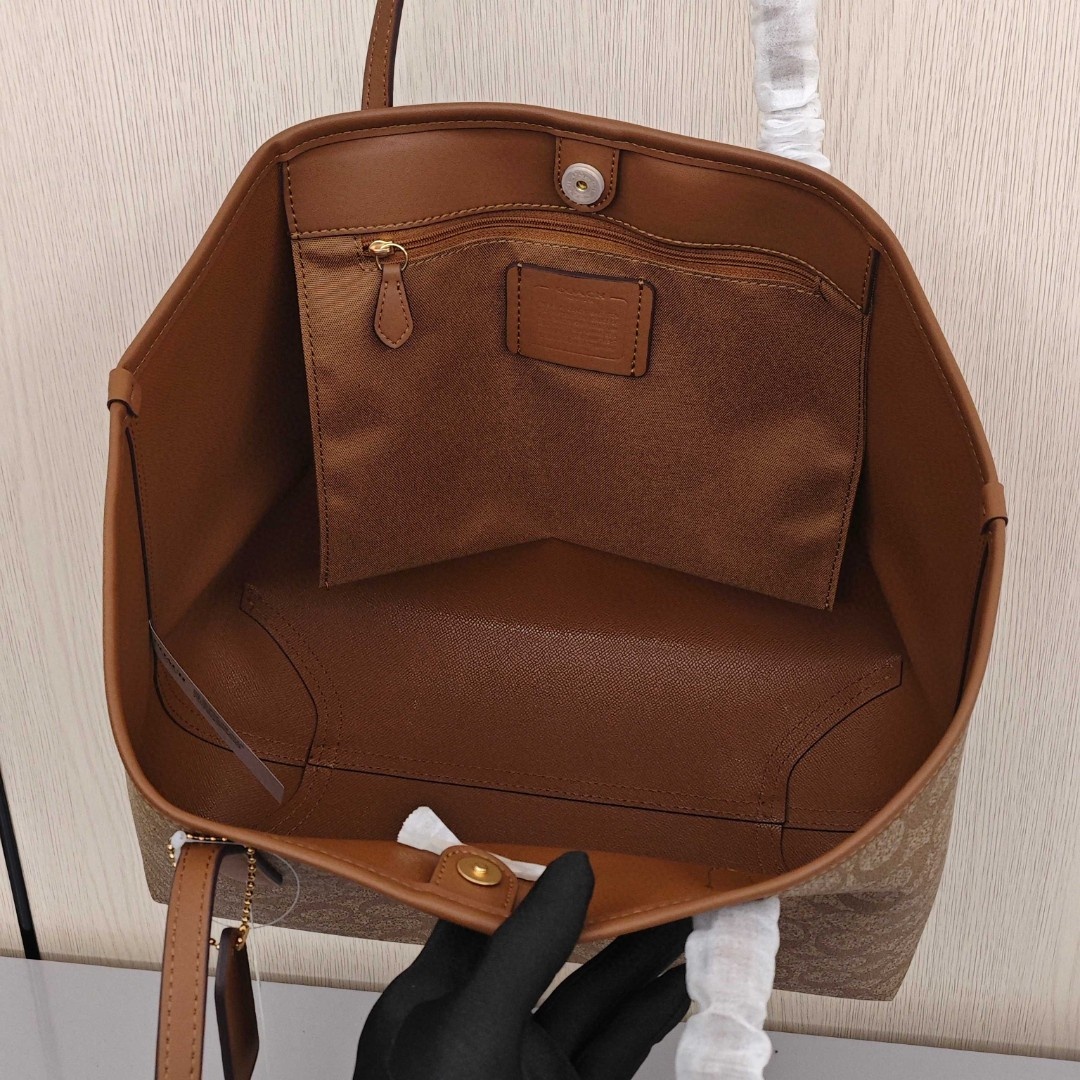 COACH City 33 Tote Bag / Shopping Handbag, Women's Style, Brown
