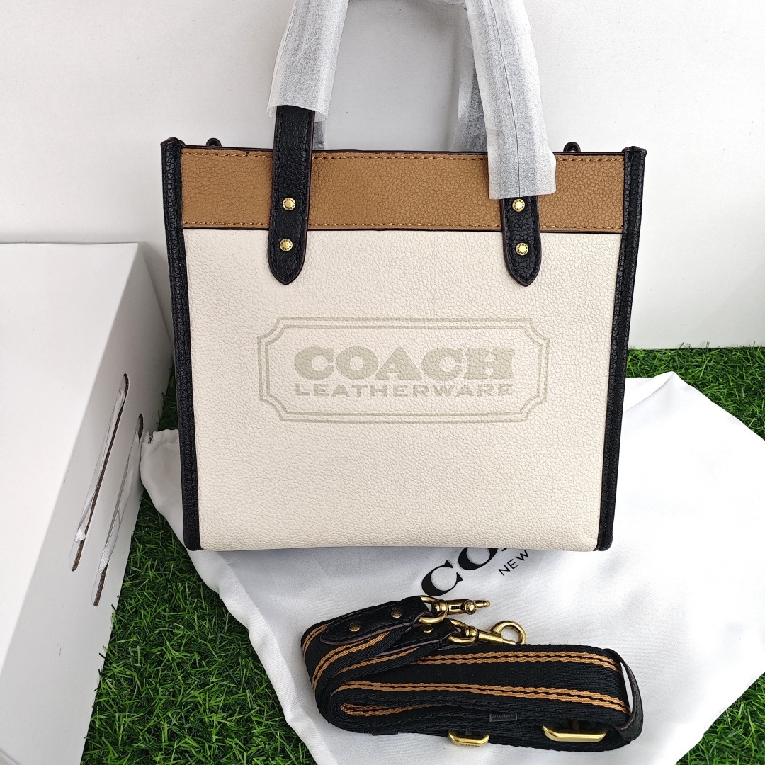 COACH Field 22 Leather Tote Bag / Shopping Bag, Small Size, Women's Style, White and Brown