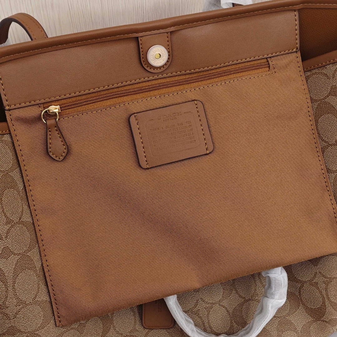 COACH City 33 Tote Bag / Shopping Handbag, Women's Style, Brown