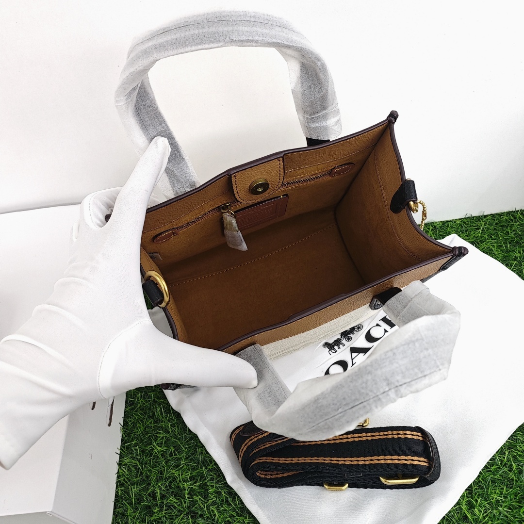 COACH Field 22 Leather Tote Bag / Shopping Bag, Small Size, Women's Style, White and Brown