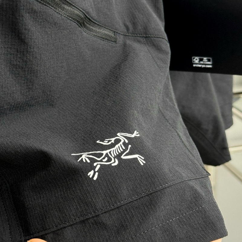 Arc'teryx System - A series outdoor casual commuting functional shorts
