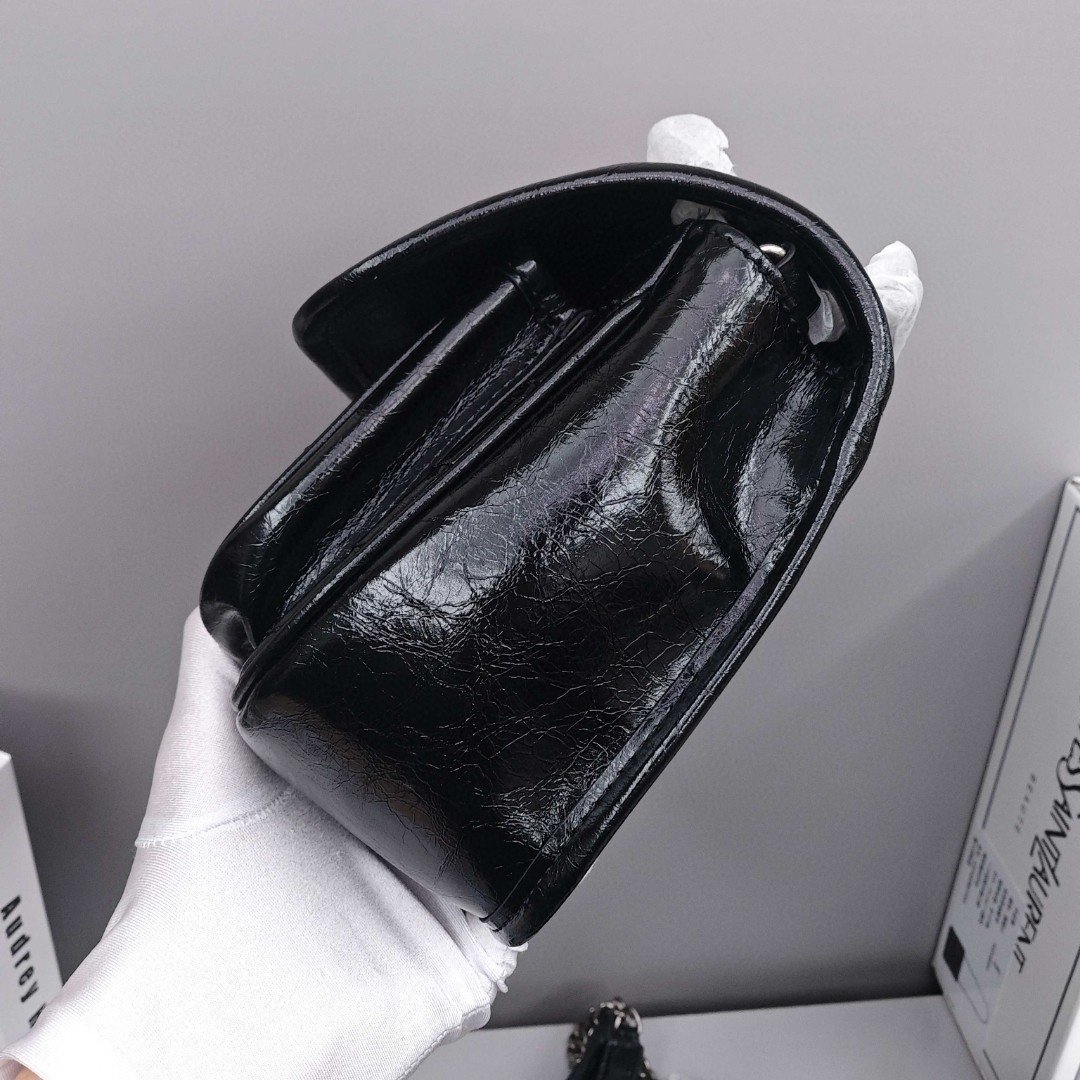 SAINT LAURENT YSL Niki, Retro Pleated with Black Chain and Black Logo, Medium - sized Cowhide Leather Bag, Women's Style, Black