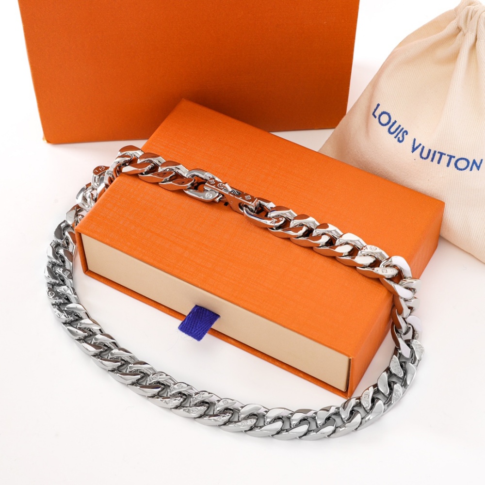 Louis Vuitton Chain Links Silver Necklace