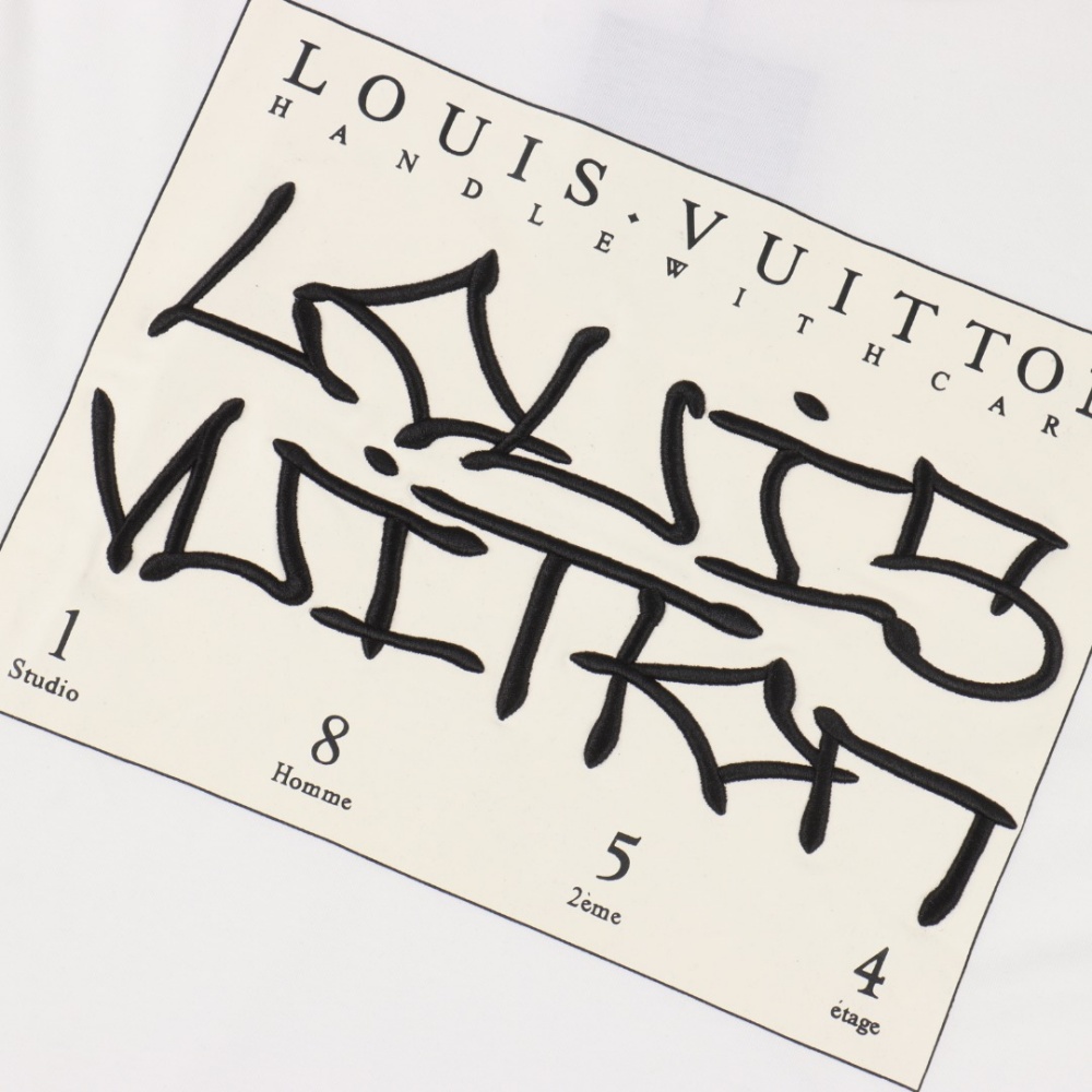 Louis Vuitton three - dimensional printed and embroidered short - sleeve top