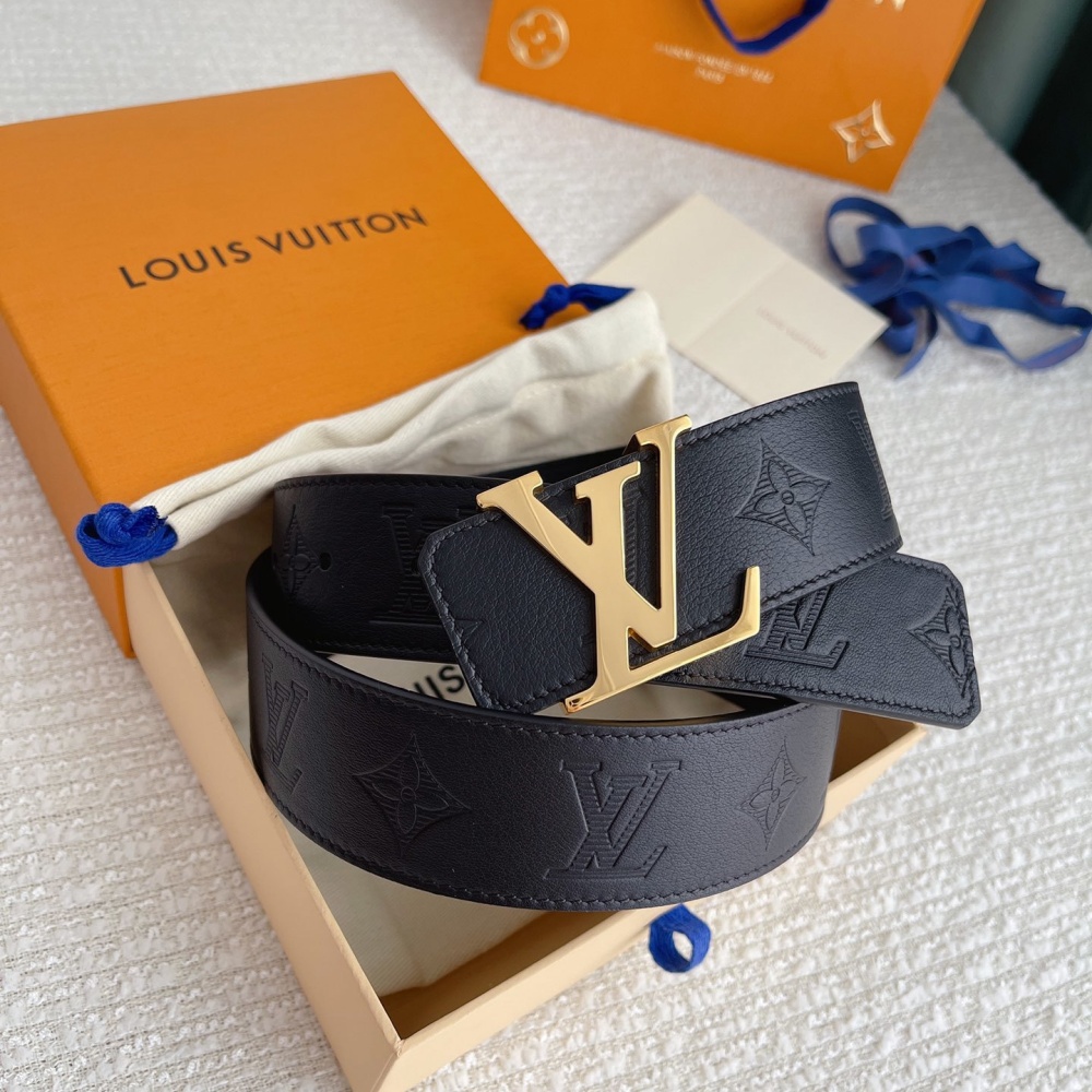 New LV product. It features calfskin embossing design and a high - quality steel buckle. The width is 4.0 cm.