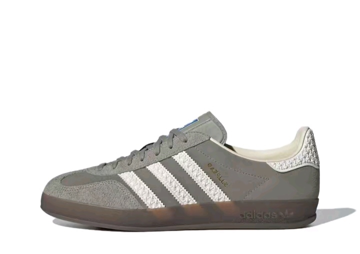 adidas originals GAZELLE INDOOR wear-resistant low-top board shoes for men and women with red and white