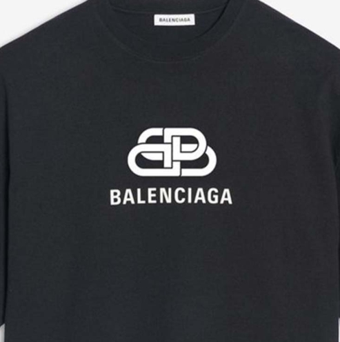 A Balenciaga short-sleeved T-shirt with a lock Logo and letter print on the chest, black for men and women