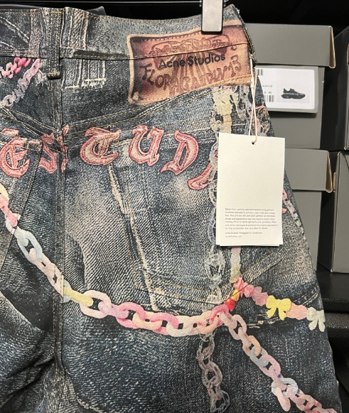 Acne Studios Letter chain Loose seven-inch denim shorts for men in blue >