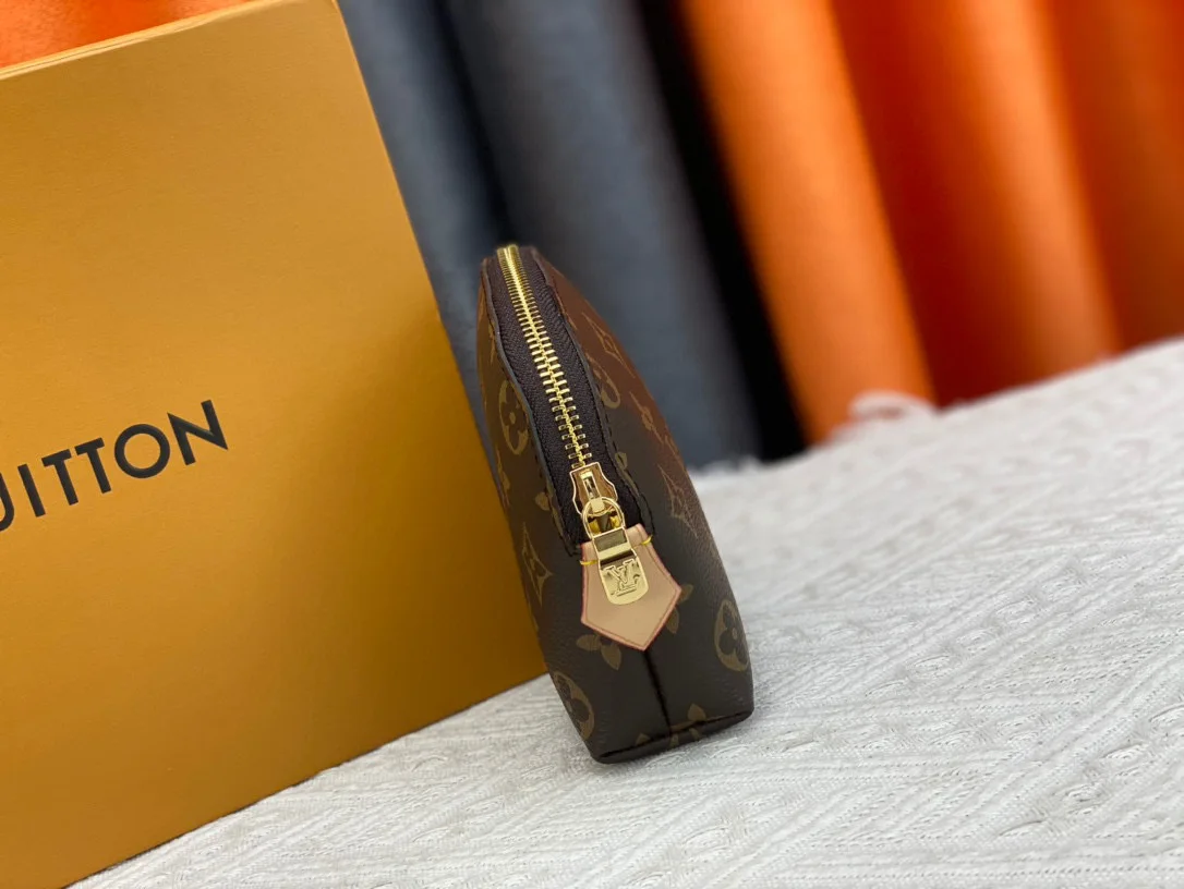 【Flash Sale】Louis Vuitton LV Cosmetics Bag Pouch Toiletry Bag Leather Handbag