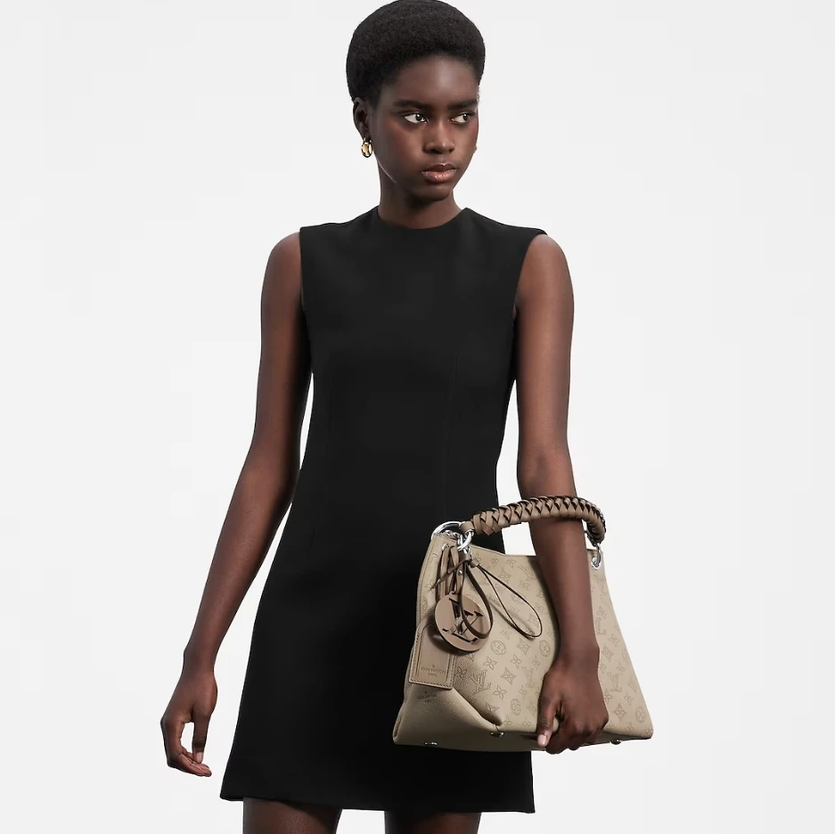 If you purchase the goods, we will give you one as a gift.