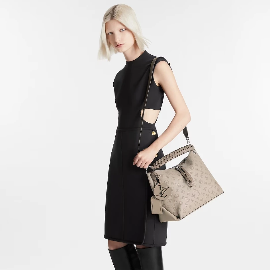 If you purchase the goods, we will give you one as a gift.