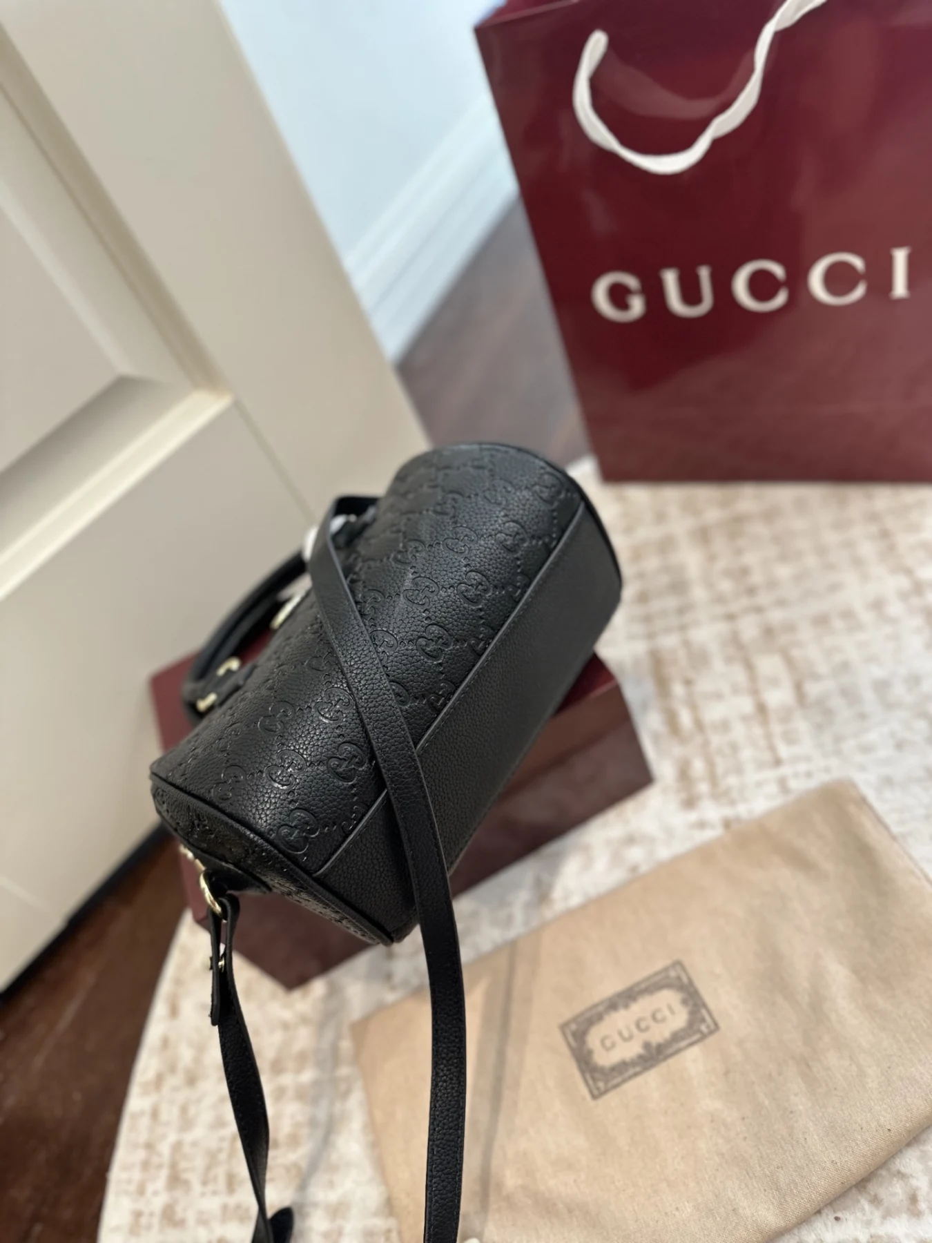 Ophidia Boston Pillow Bag