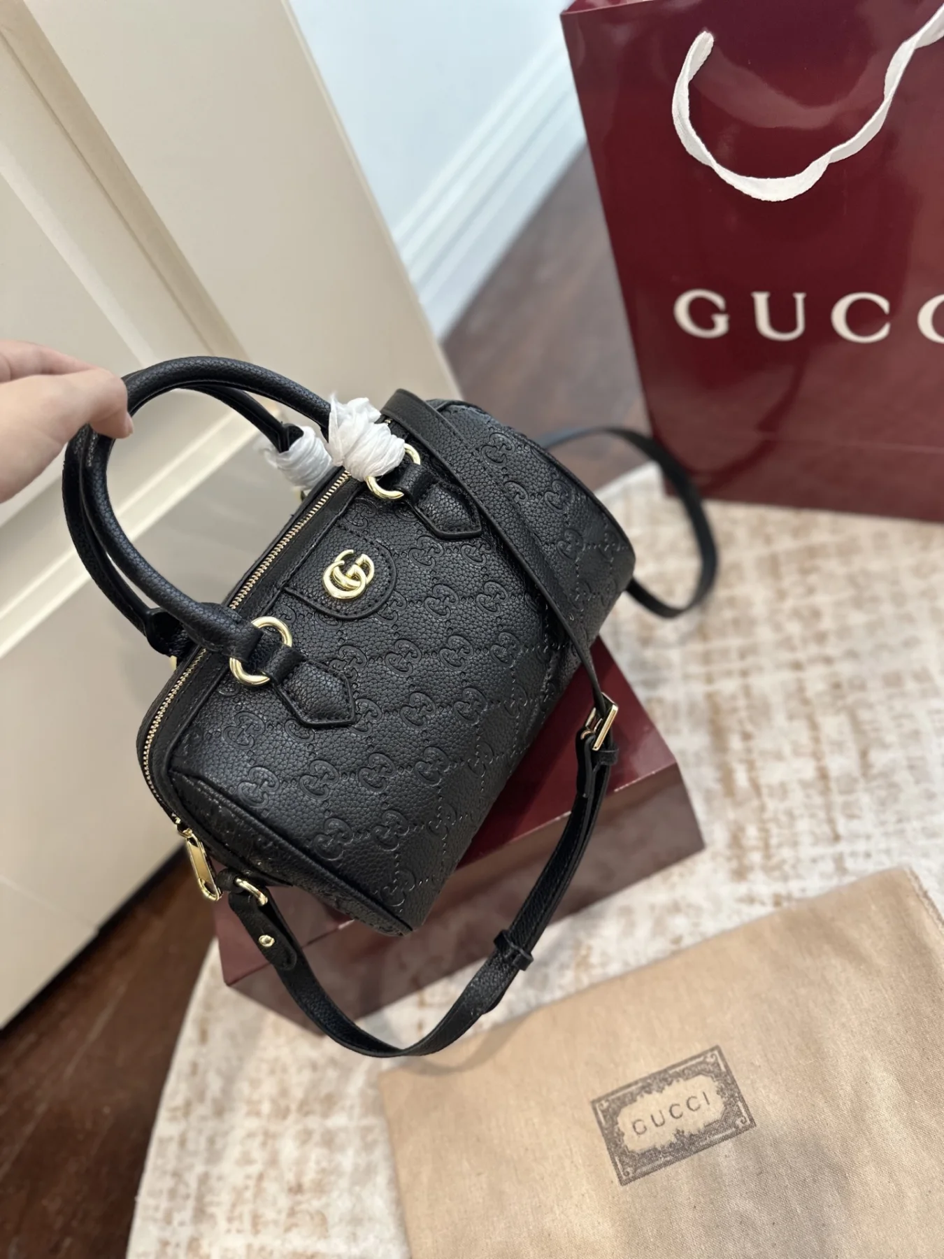 Ophidia Boston Pillow Bag