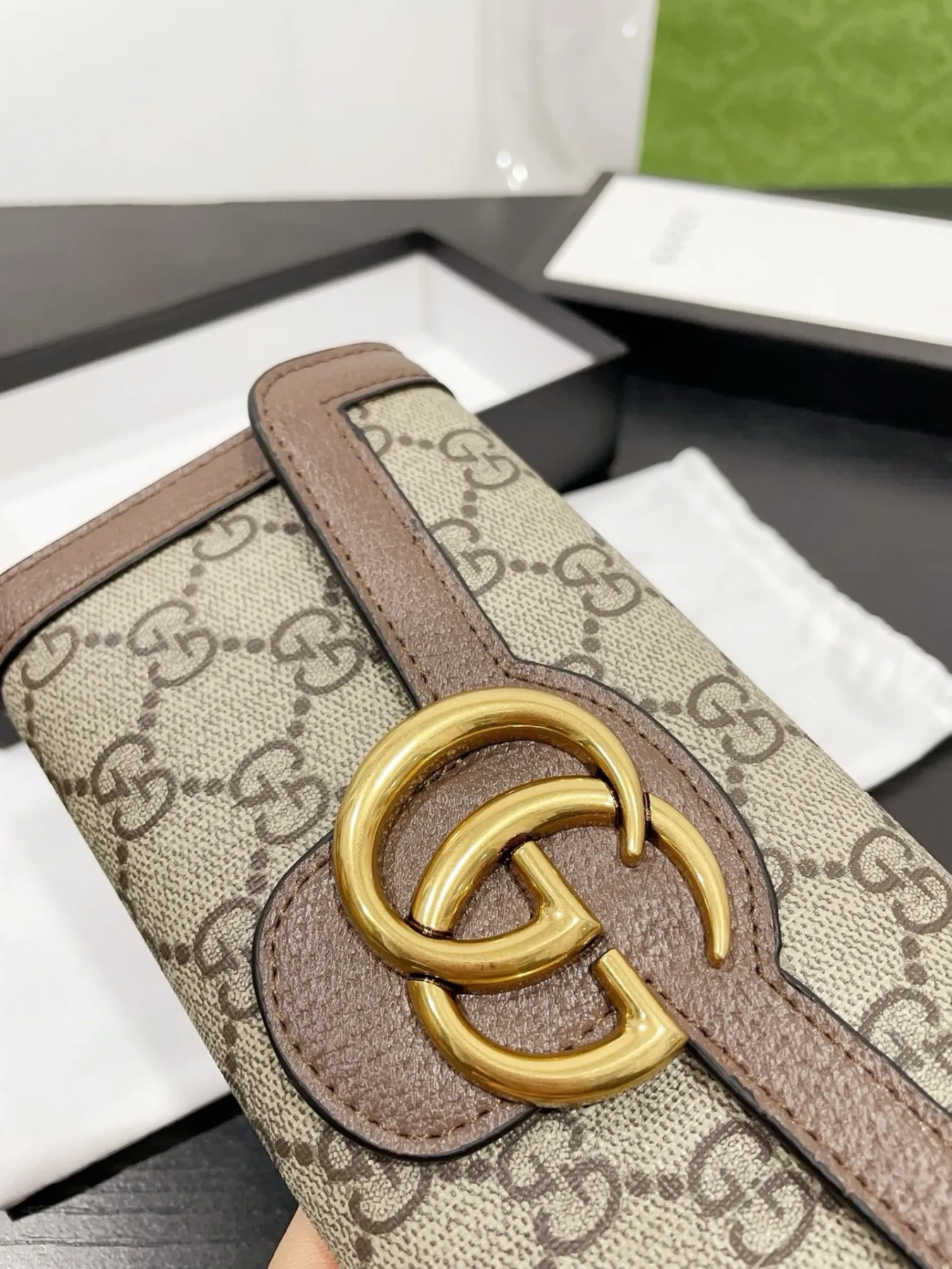 Gucci Wallet Style: 210