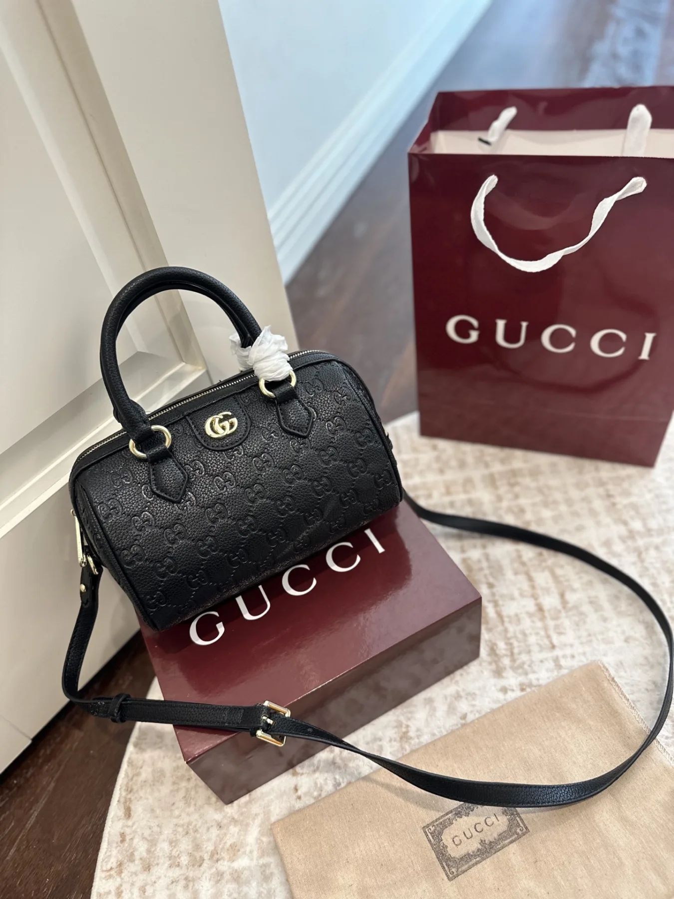 Ophidia Boston Pillow Bag