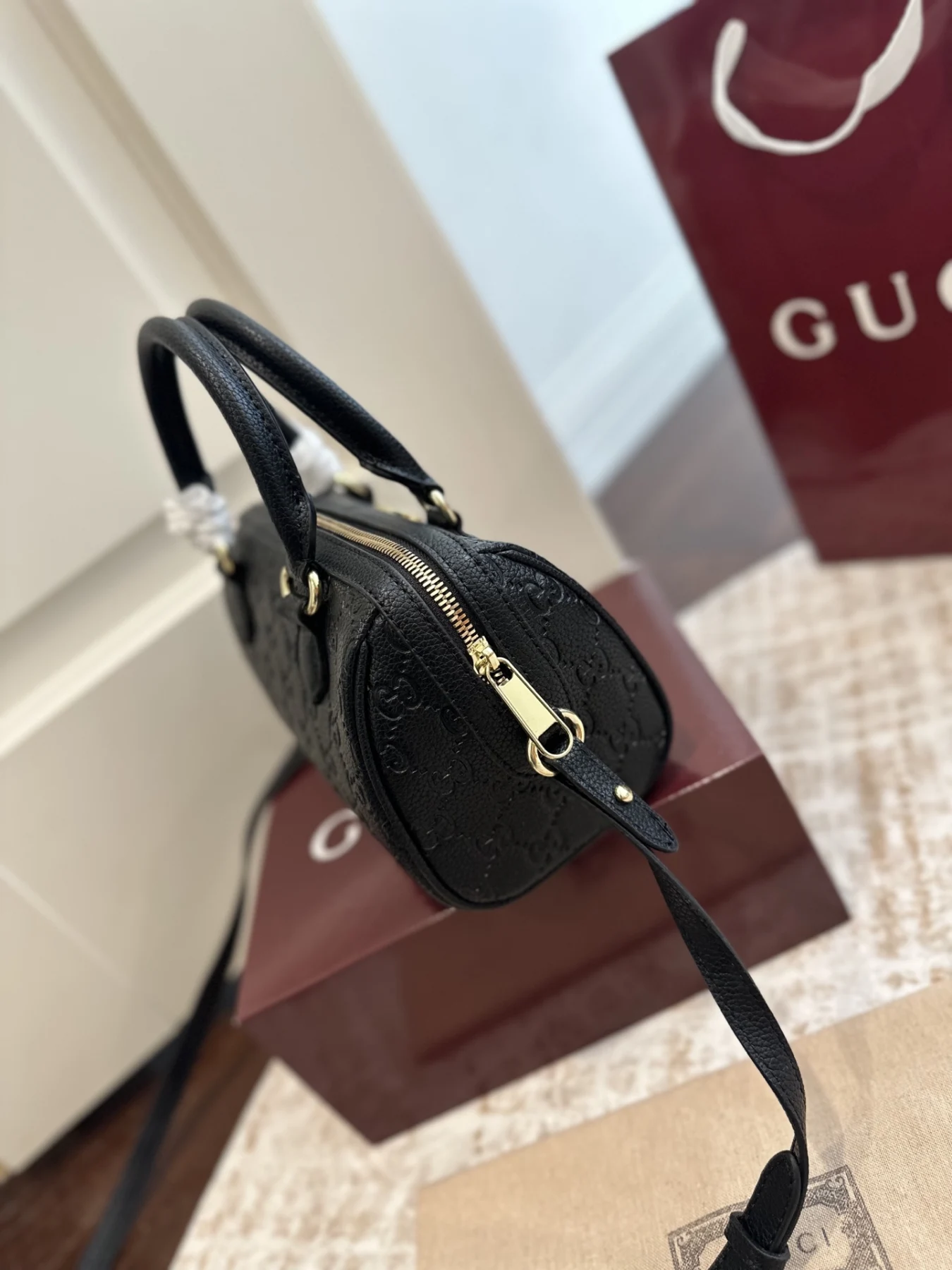 Ophidia Boston Pillow Bag