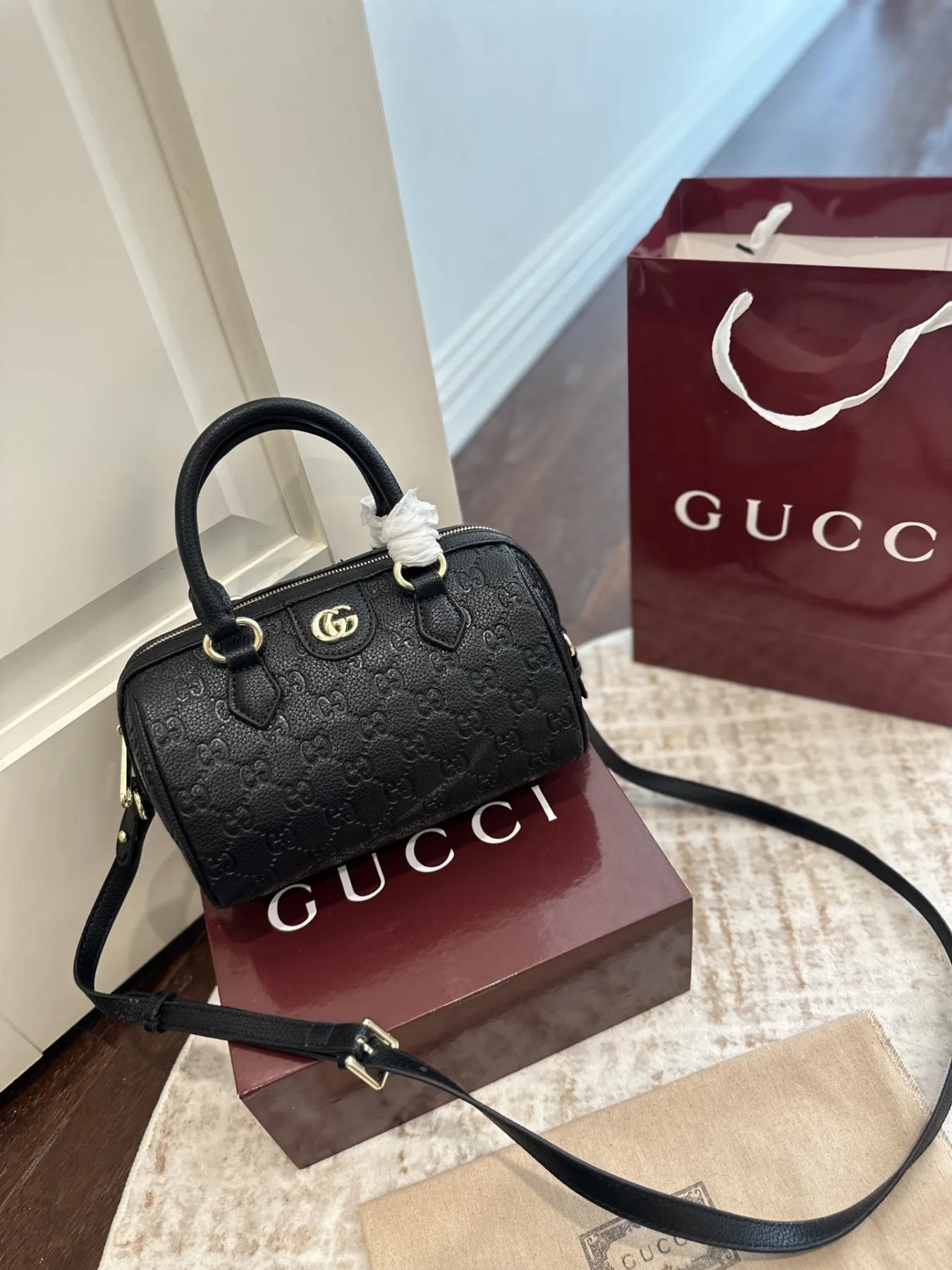 Ophidia Boston Pillow Bag