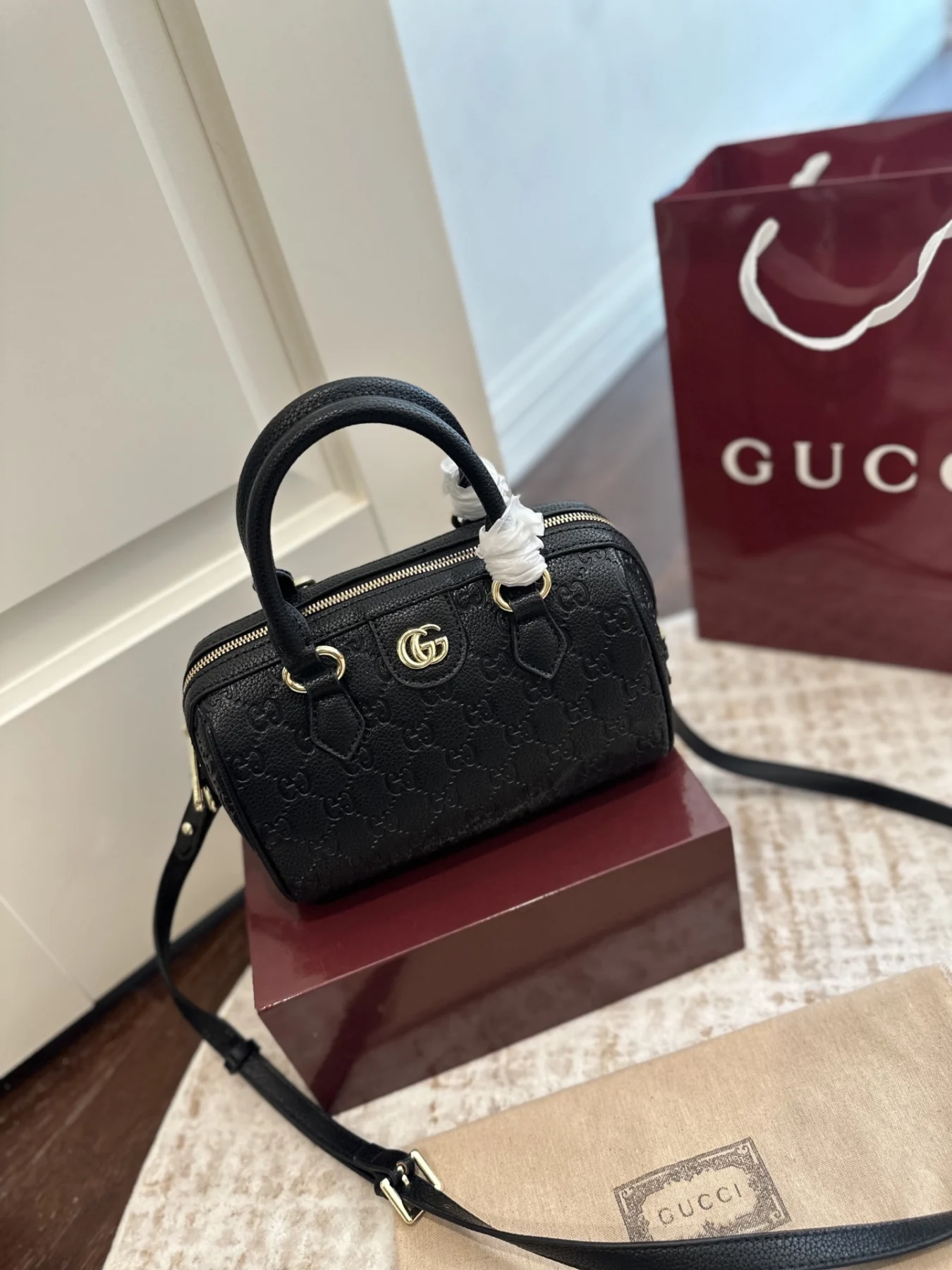 Ophidia Boston Pillow Bag