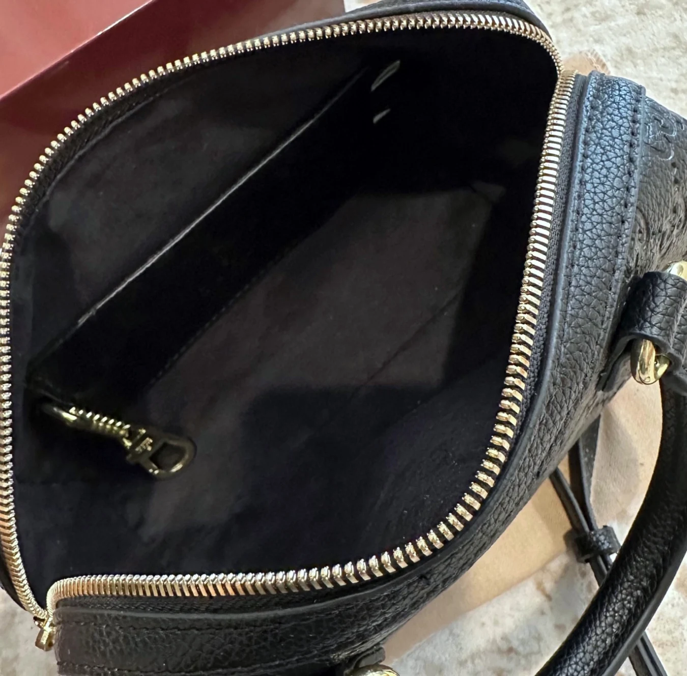 Ophidia Boston Pillow Bag