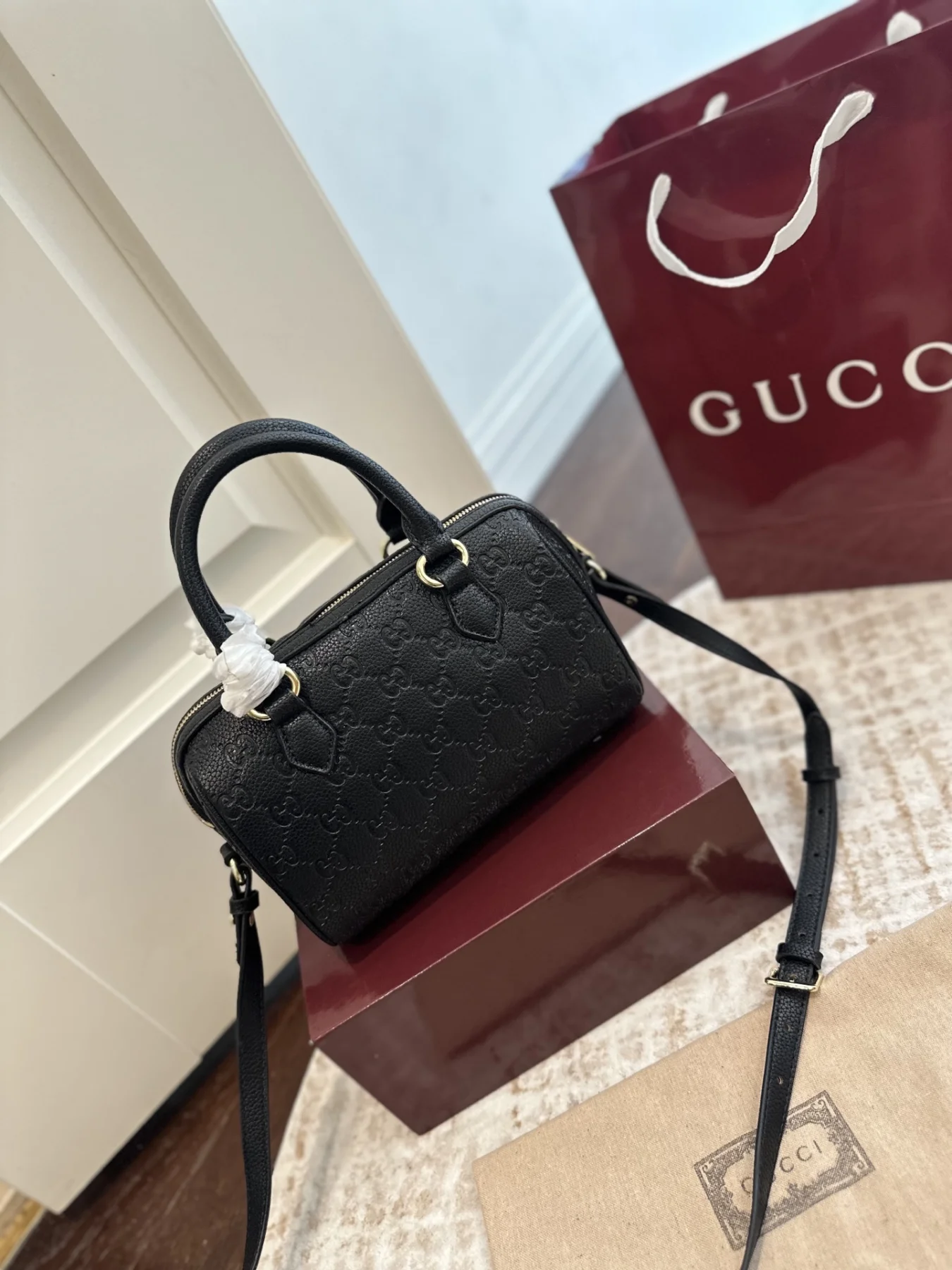 Ophidia Boston Pillow Bag