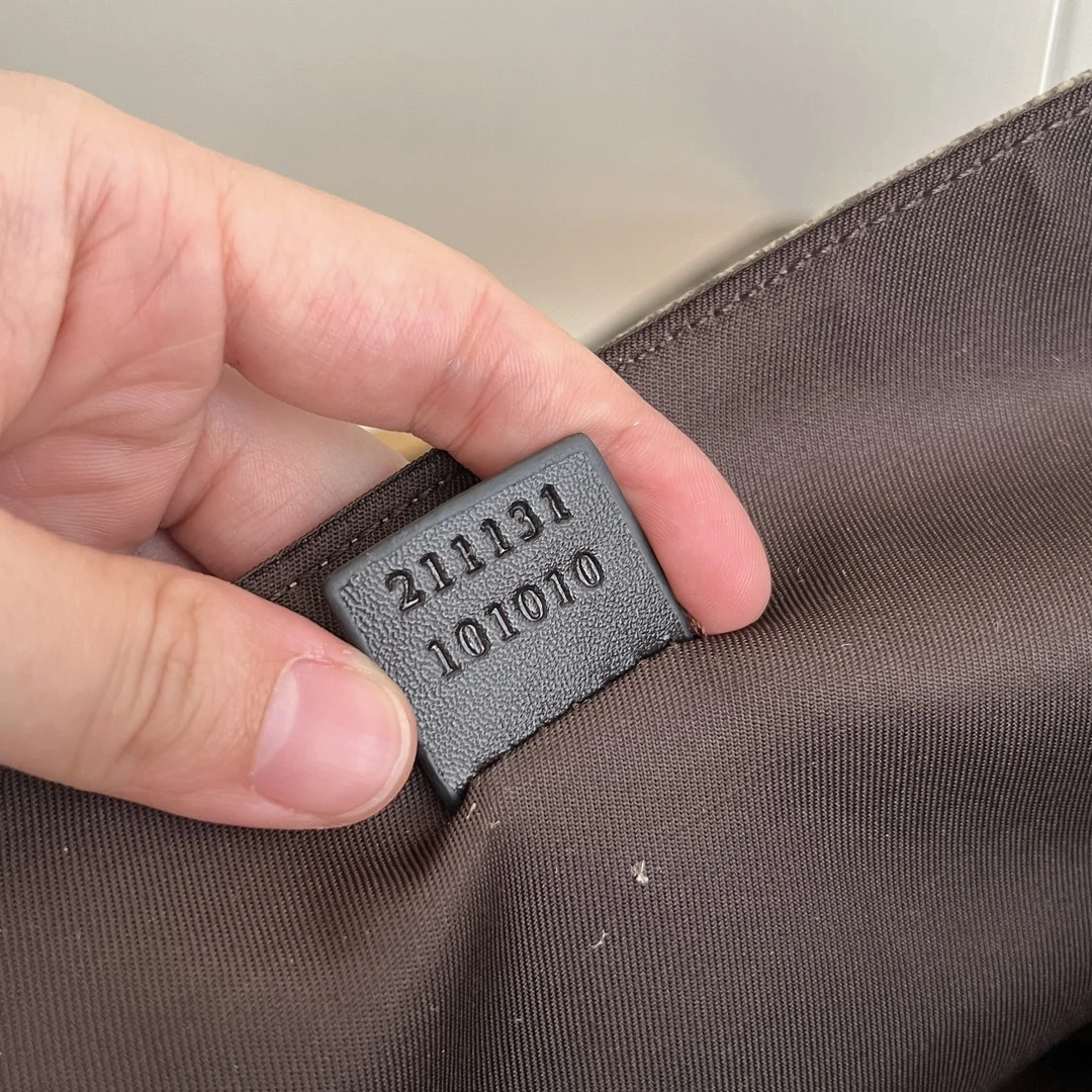 GUCCI's popular diaper bag. Model: 211131 Brown 10A