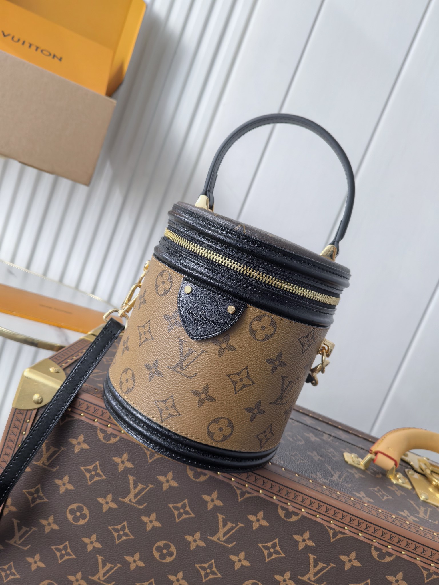 Louis Vuitton yellow flower cosmetic bag.M43986