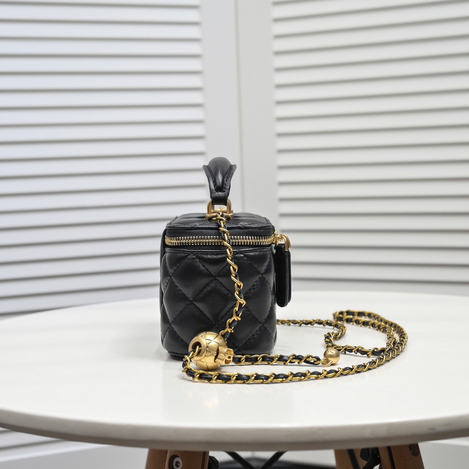 Chanel Golden路Ball Cosmetics Box Makeup  Bag  Shoulder Bag Handbag